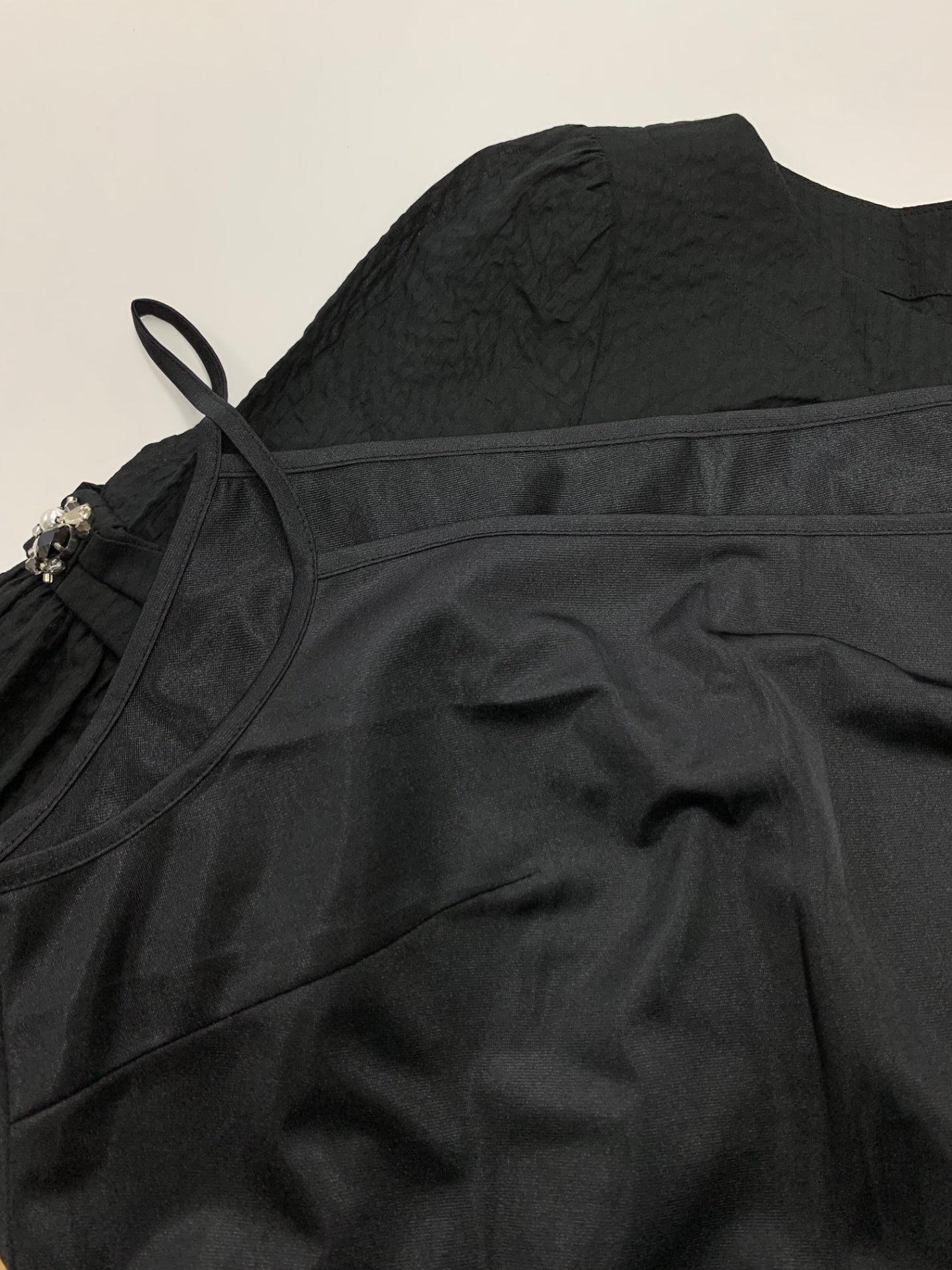 トゥービーシック w5Ⅿ11 トップス 42 ブラック リボン ラインストーン ITD8T6WCYVZV