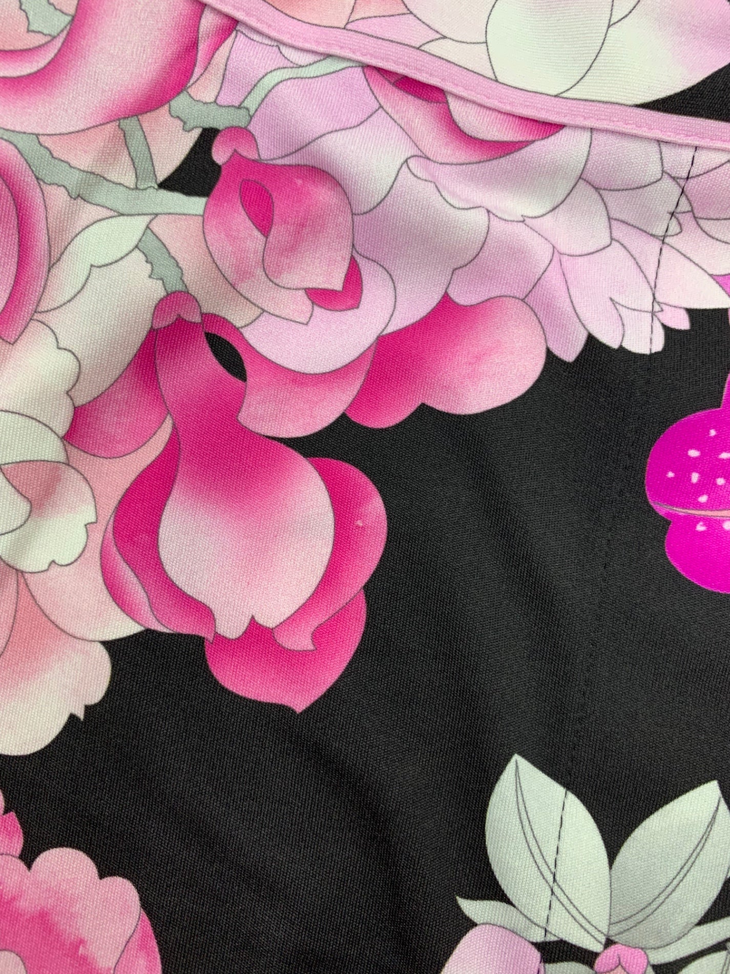 レオナールパリ 0480909 ワンピース 42 ブラック フラワーモチーフ Vネック ITP66BDUDRBT