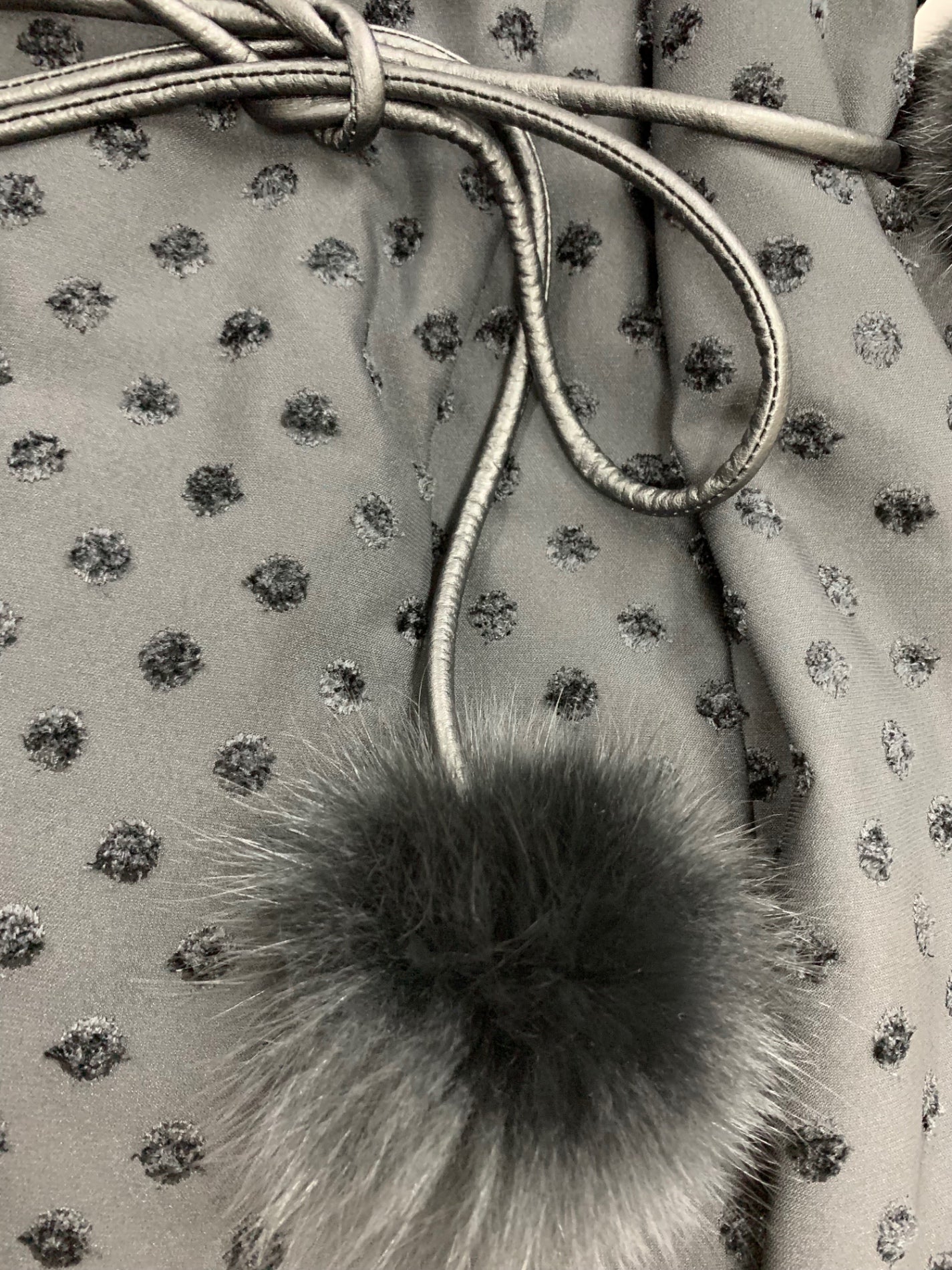 トゥービーシック W7A04-844-09 コート 46 ブラック フォックスファー 2way ドット IT552NS5PK9W