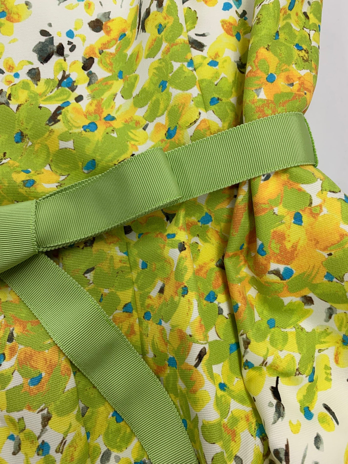 エムズグレイシー 621137 ワンピース 40 ホワイト フラワーモチーフ グログランリボン IT64GRHW1LDC