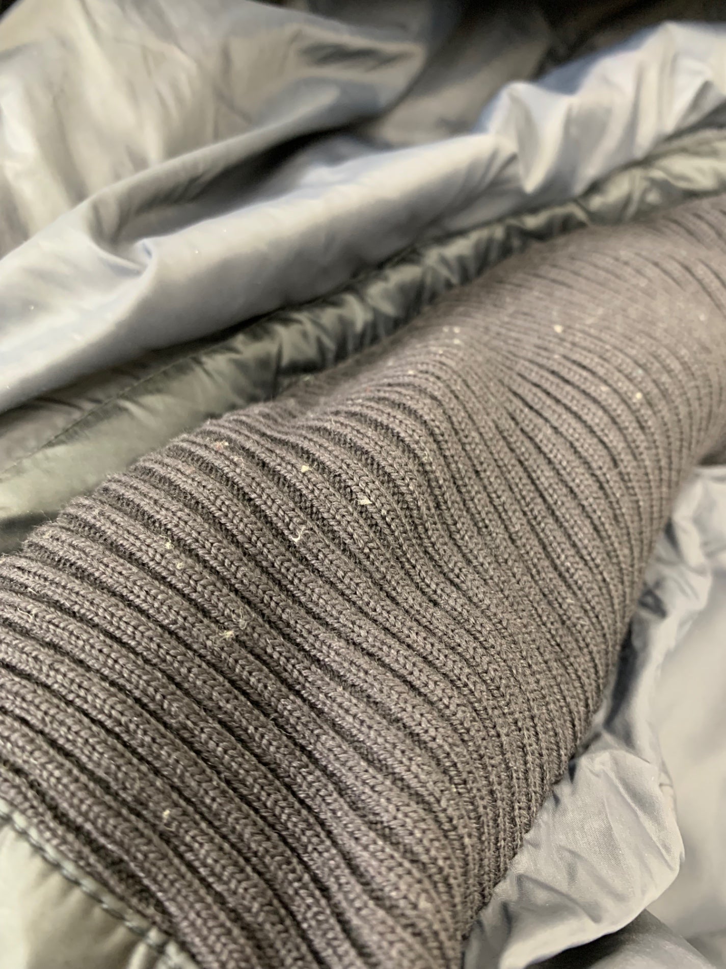 モンクレール DEMAR 4138205 1 ブラック フードロ ゴワッペン付き トリコロール ITFU6TP7E4TZ