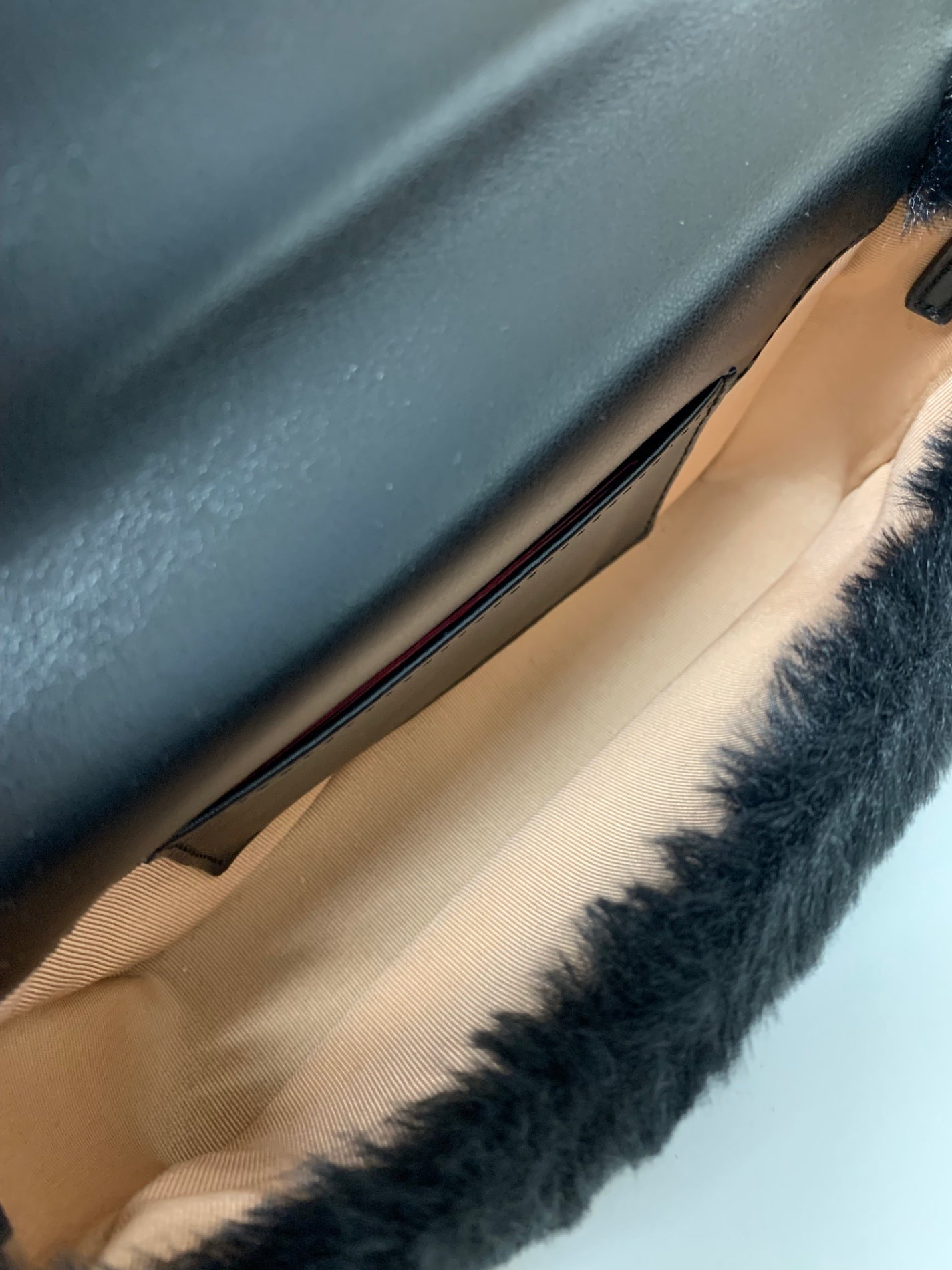 ロジェヴィヴィエ Viv Choc Strass Phone Holder RAWAWHO2302MSRB ショルダーバッグ ブラック フォンホルダー ファー ITFAW12D4HE8