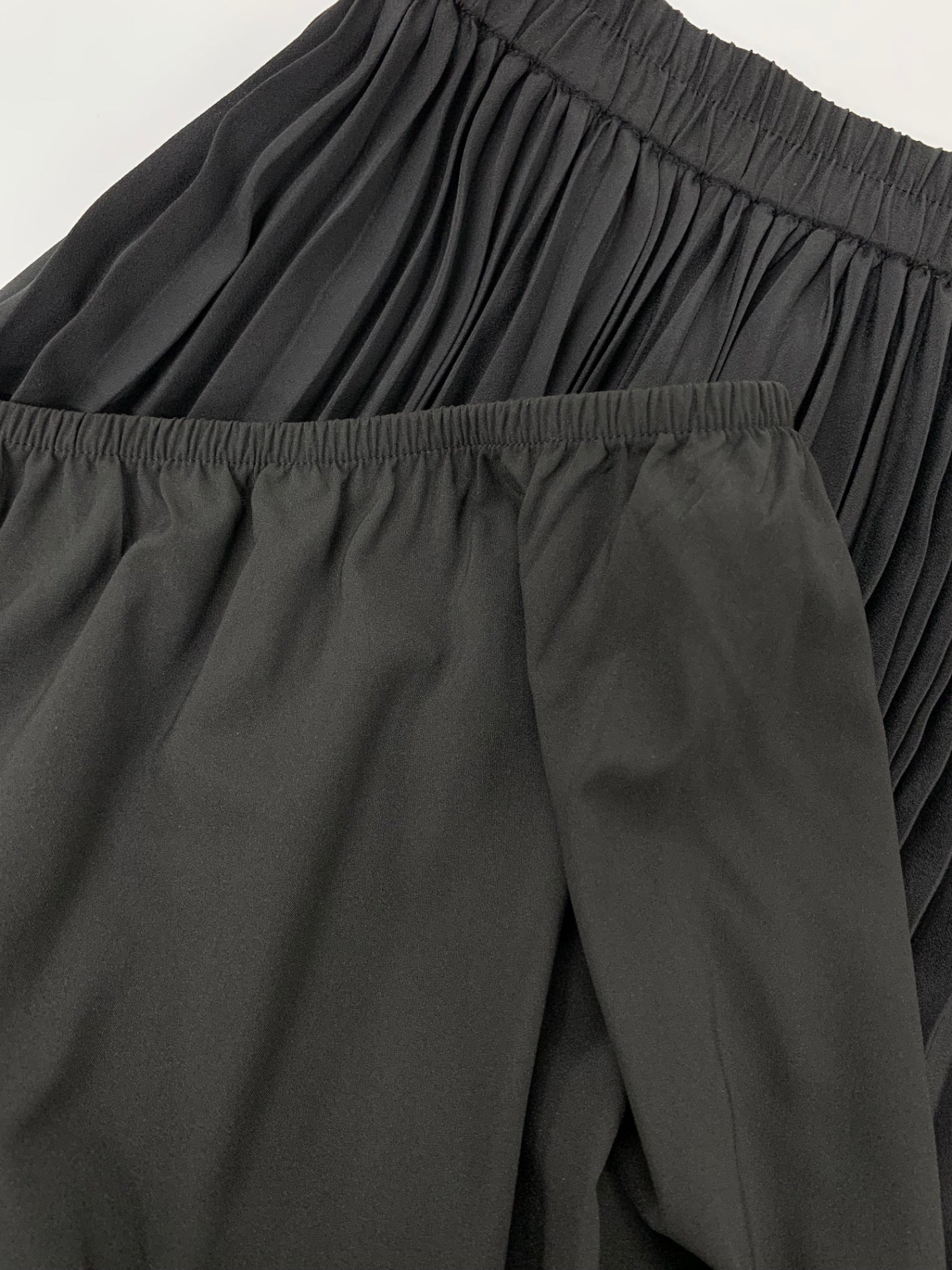 セオリーリュクス Refined Pleats Pilil Skirt 03-4307313-050-038 38 ブラック ‘24 ITAEC4UXSVTW