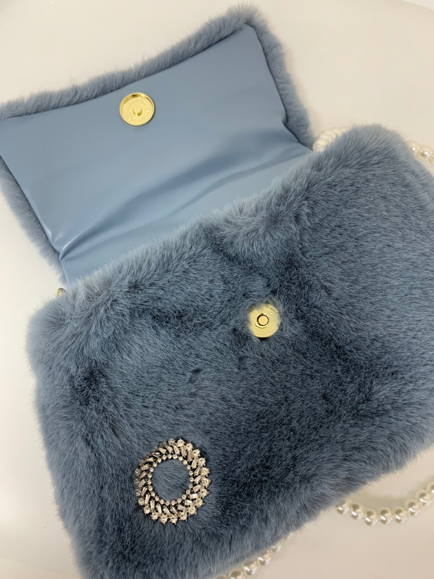 エムズグレイシー パールショルダー付きフェイクファーバッグ 494538 ブルー ITKIYFM1RL5O