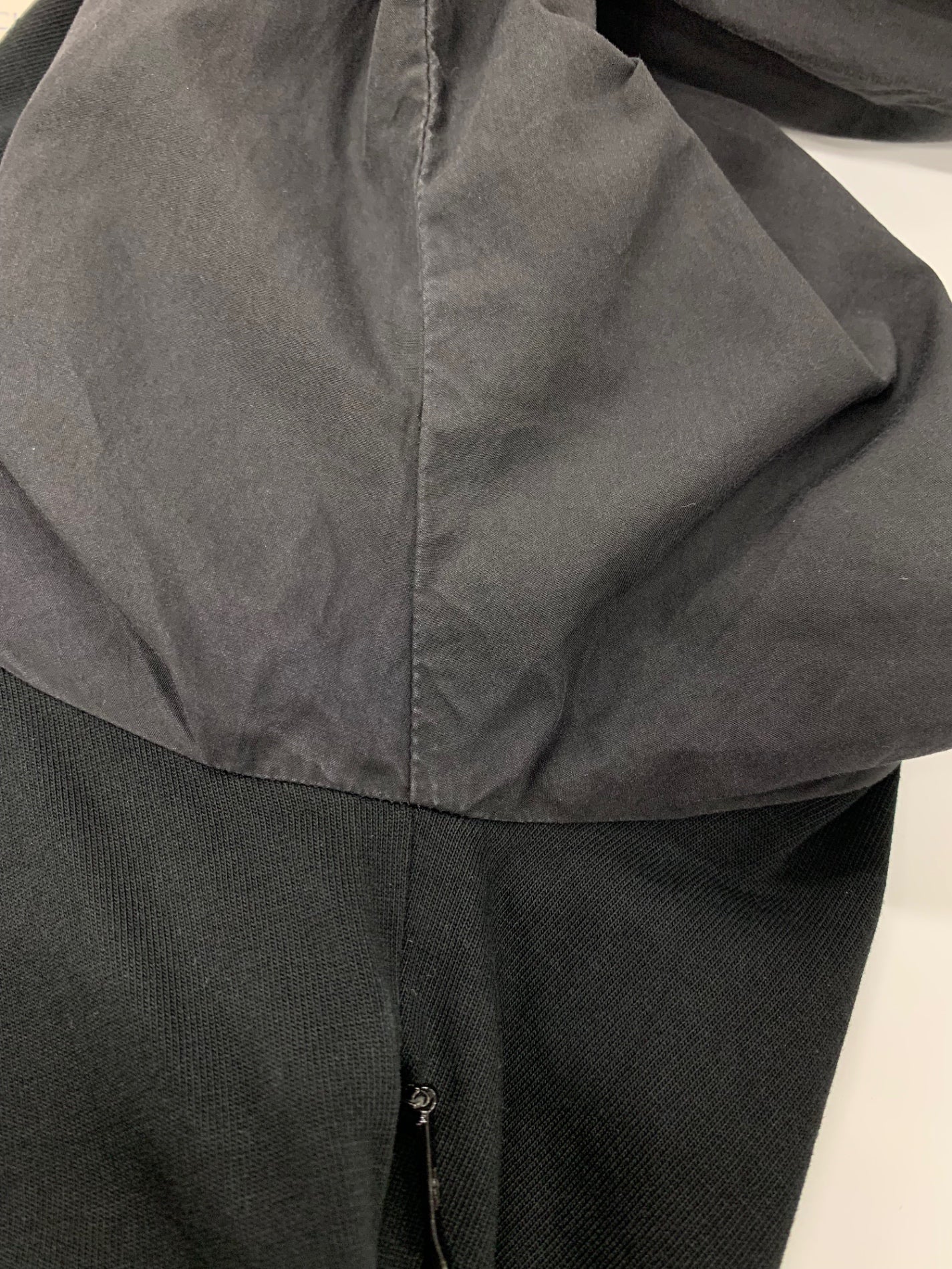 モンクレール ABITO E10938551900 ワンピース S ブラック ロゴワッペン フレアー ITYFY2MEUBMW 【SALE】