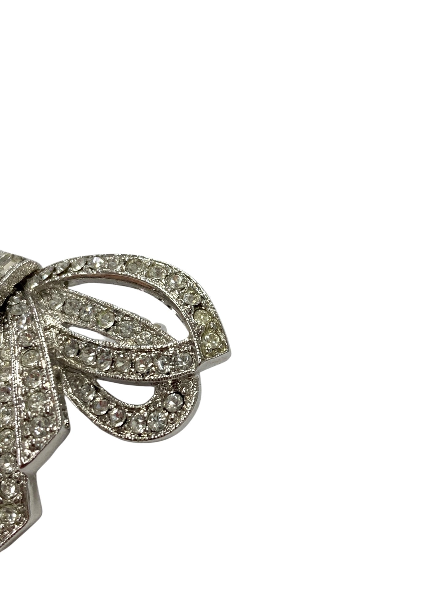 フォクシーブティック ブローチ シルバー リボン ストーン ITOCMHCCUGYK