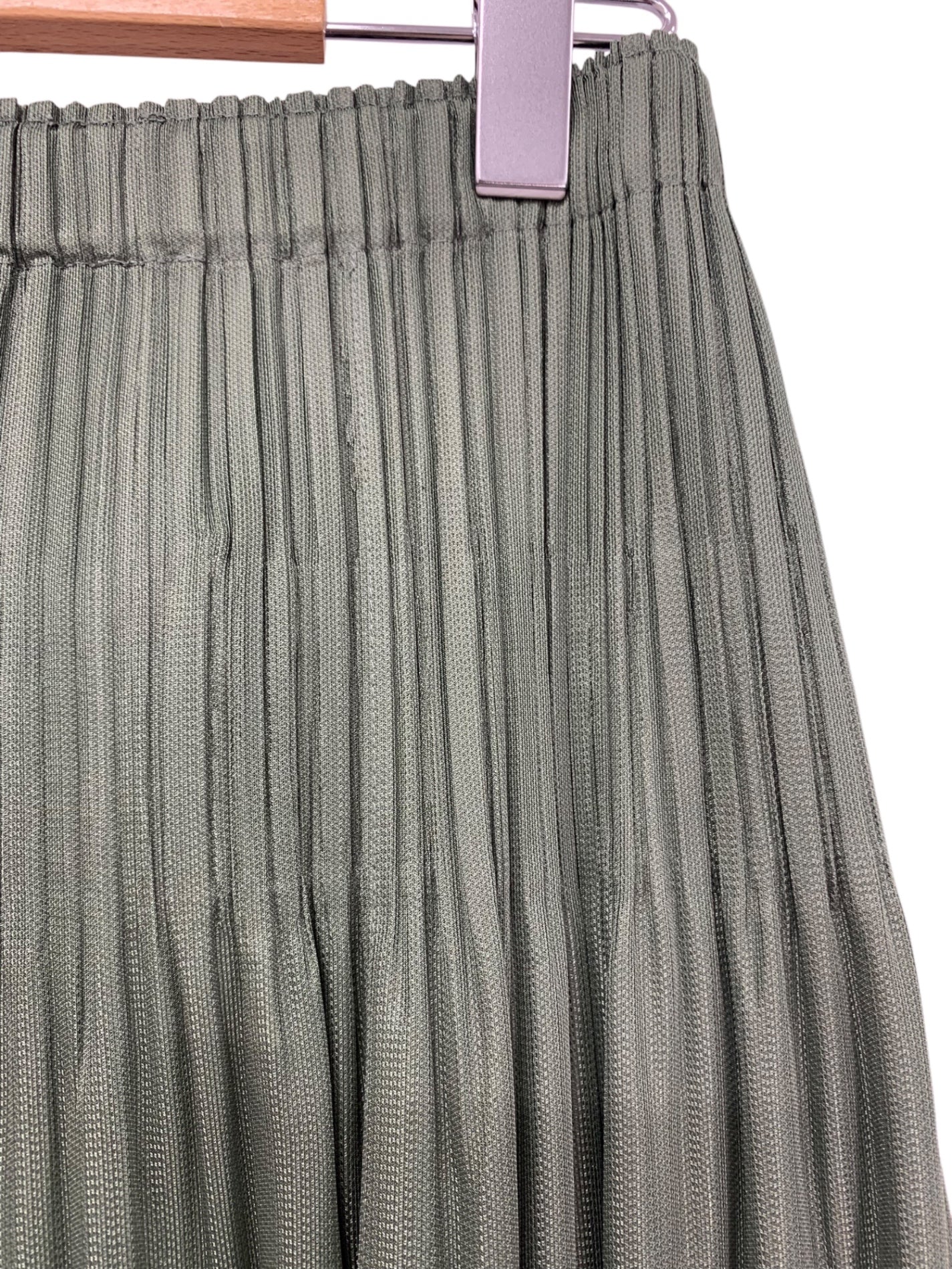 プリーツプリーズイッセイミヤケ HICKER BOTTOMS PP91-JF424 パンツ 4 カーキグリーン ITM1HCD97YH0