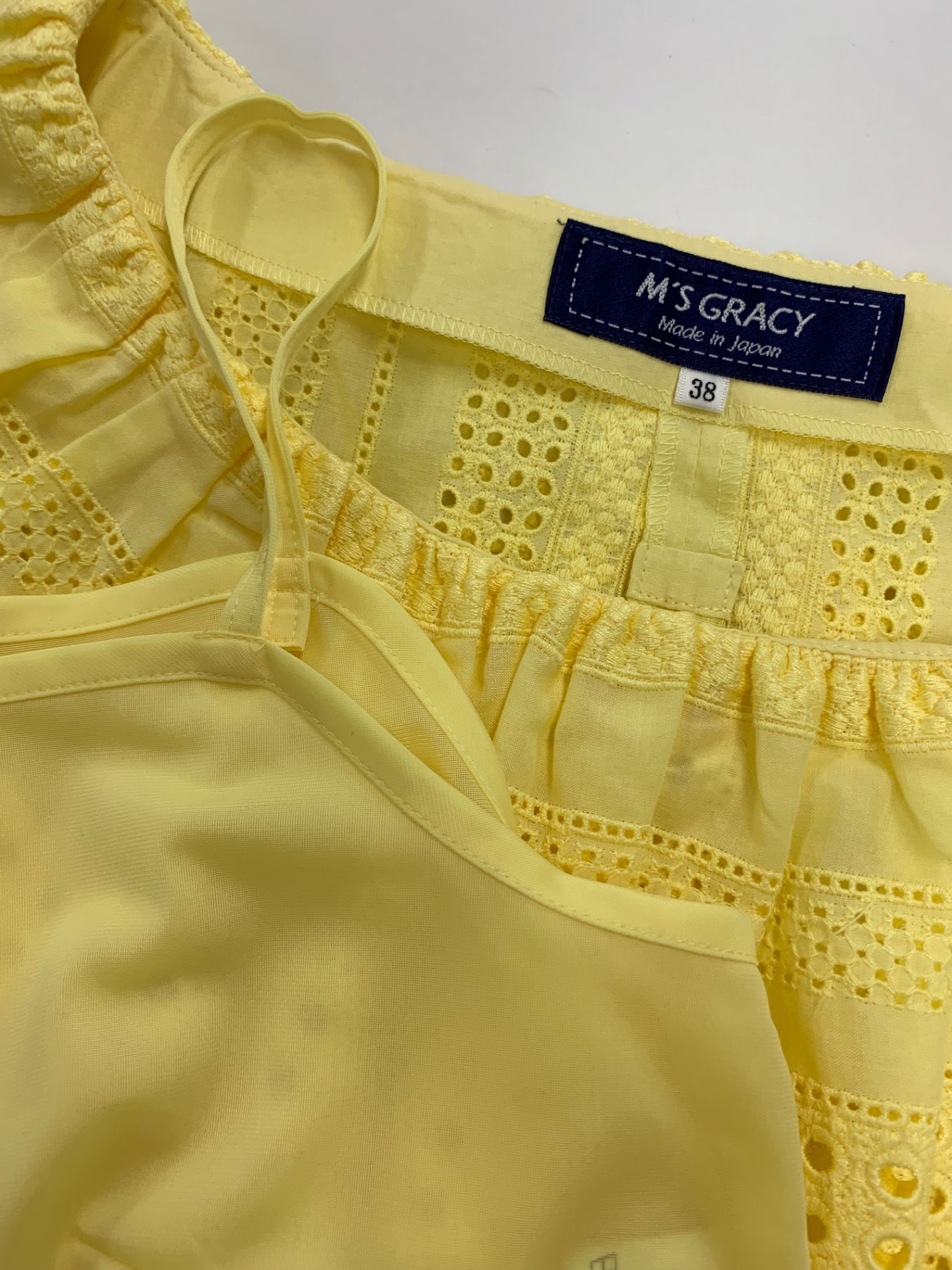 エムズグレイシー 720308 ブラウス 38 イエロー カットワーク バックジップ IT177GC1B2F8