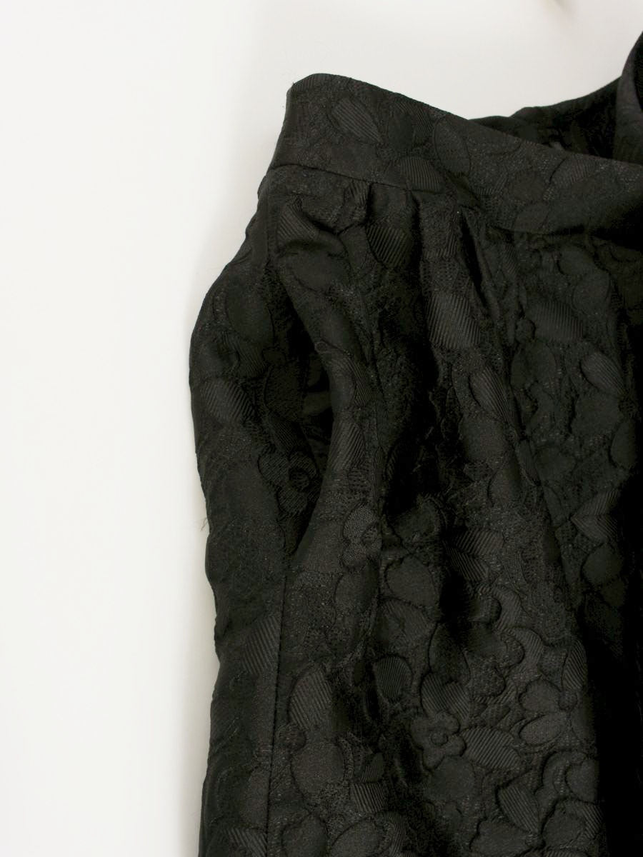 トゥービーシック W5S01-211-09 スカート 38 ブラック レース フラワーモチーフ フレアー ITP88TLV1B2S 【SALE】