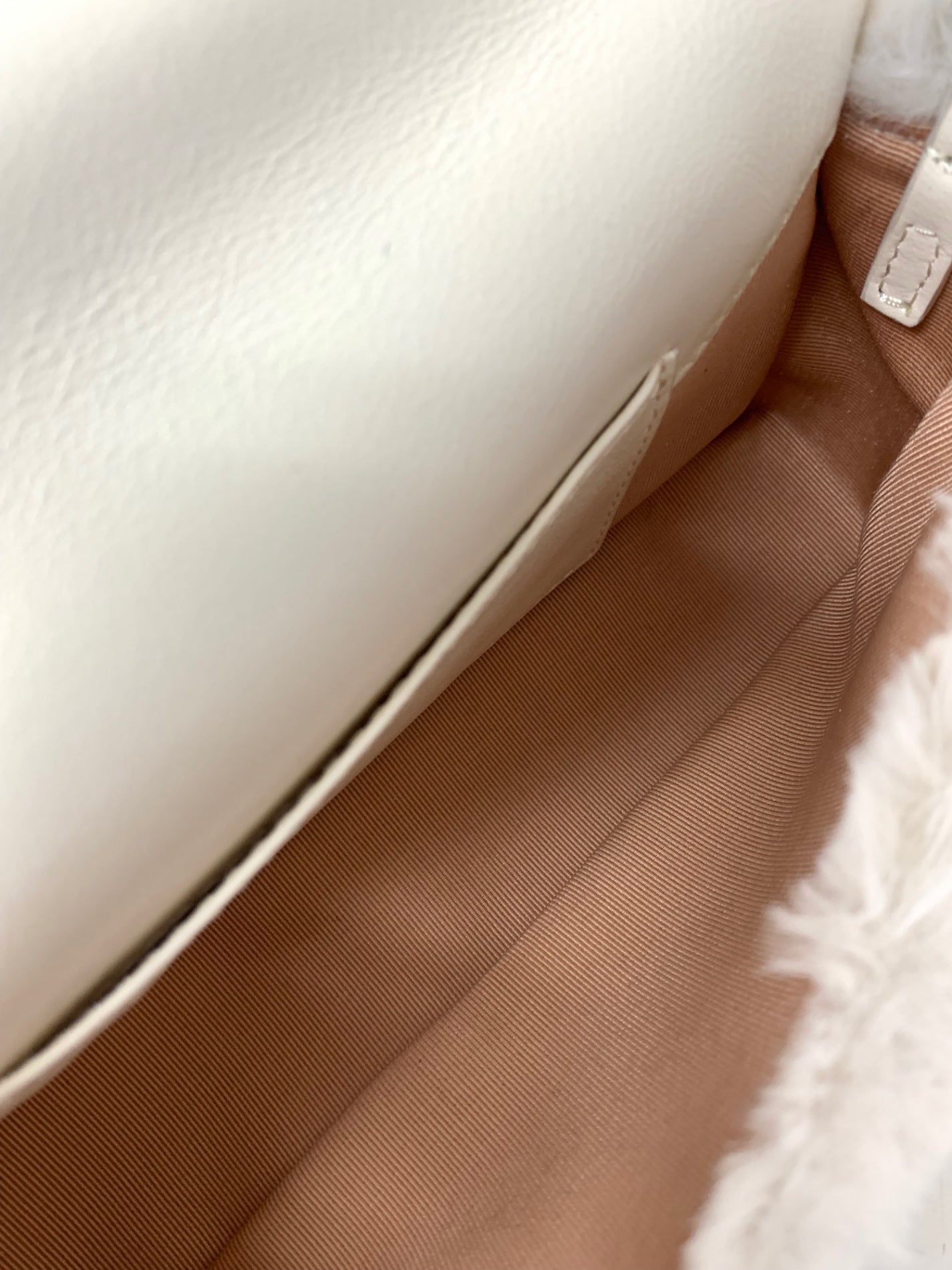 ロジェヴィヴィエ Viv Choc Strass Phone Holder RAWAWHO2302MSR ショルダーバッグ ホワイト フォンホルダー ファー ITESOGXKOHCI 【SALE】