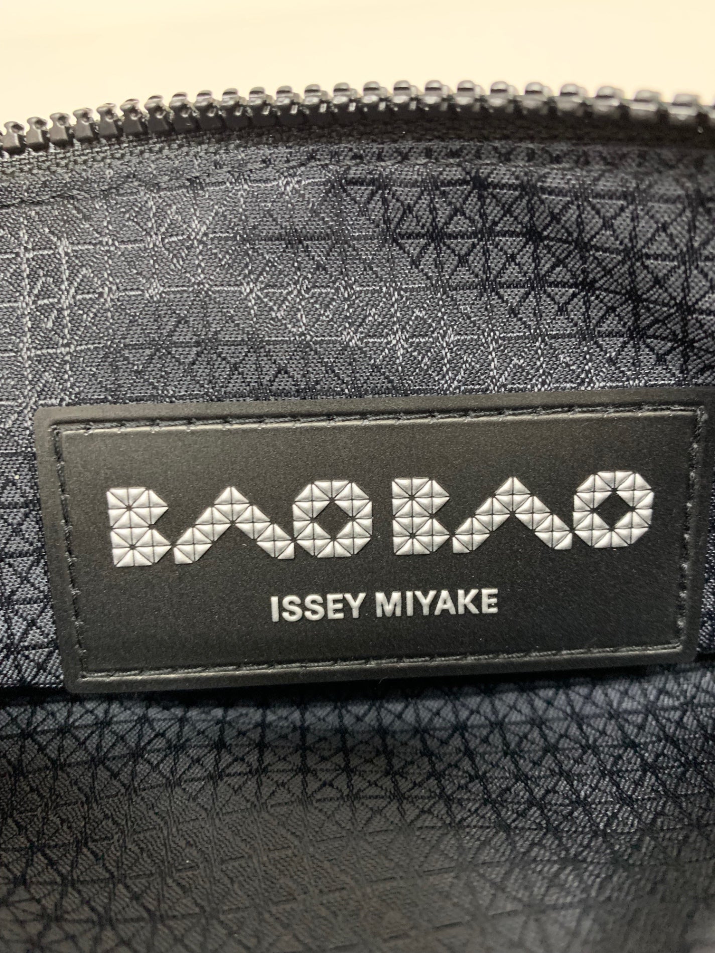 バオバオイッセイミヤケ META KAIJU BB53AG831 ショルダーバッグ シルバー ITYAAOPPSFYO