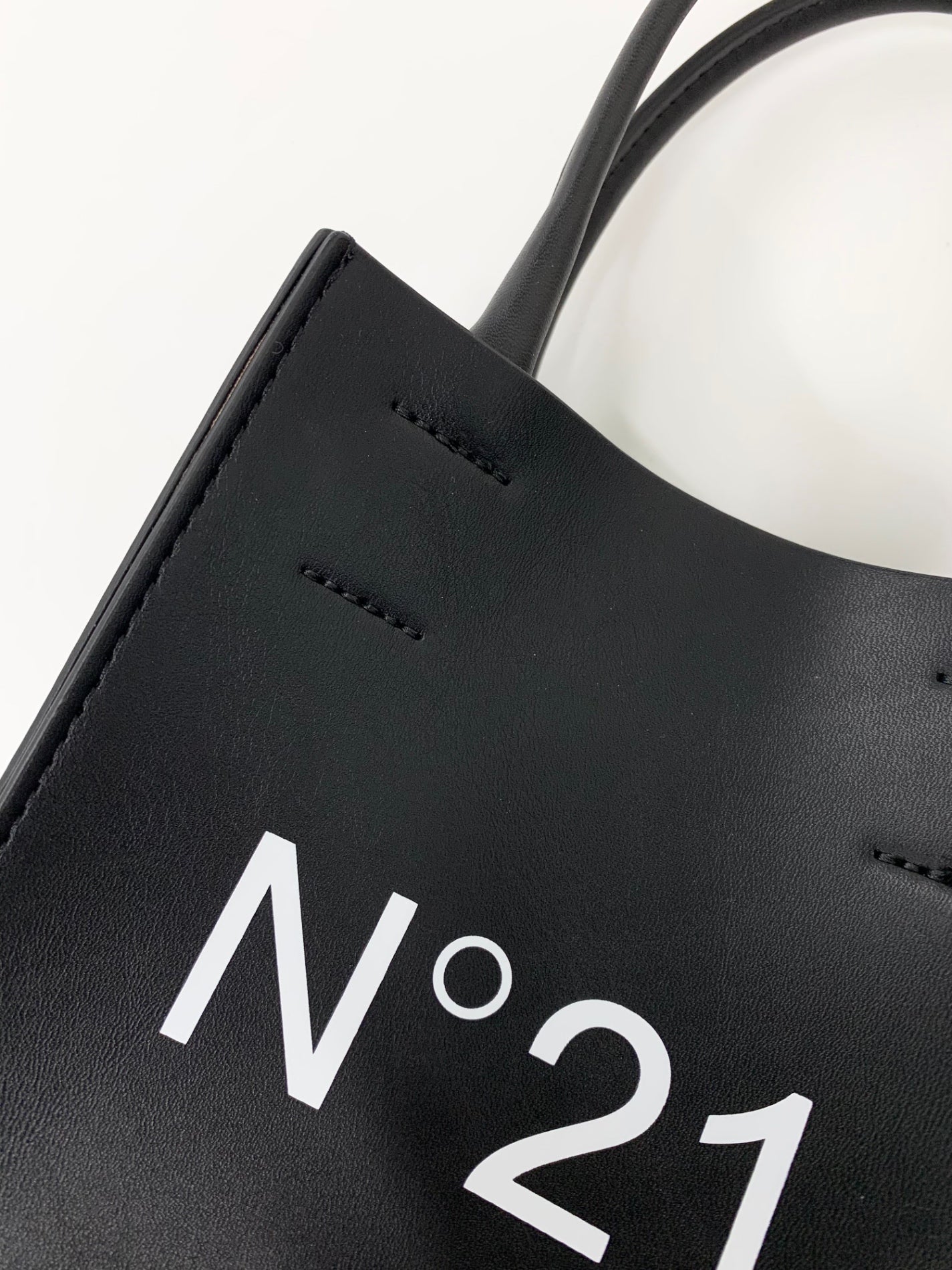 ヌメロヴェントゥーノ トートバッグ ブラック ロゴ IT9SEJPX5VTC