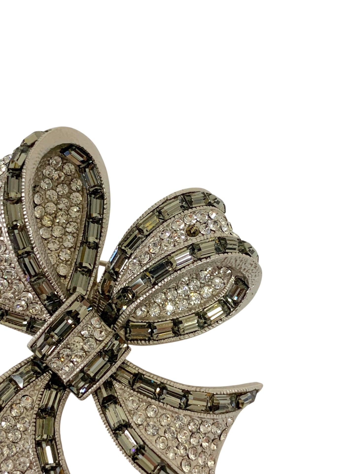 フォクシーブティック ブローチ シルバー リボン ラインストーン ITD7YJLPMWM8