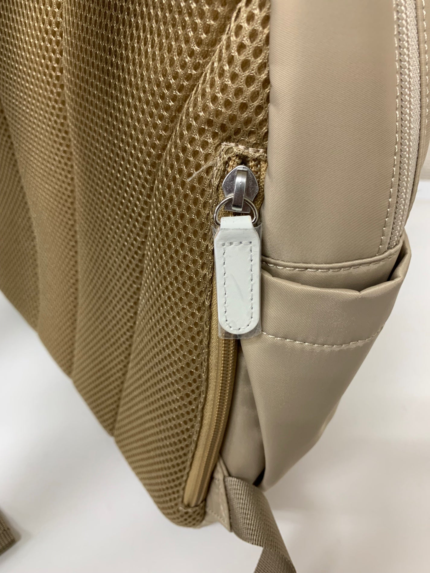 キタムラ リュック R-0711 52521 バックパック ベージュ ナイロン素材 K刺繍 IT0GWRL0Z5BW