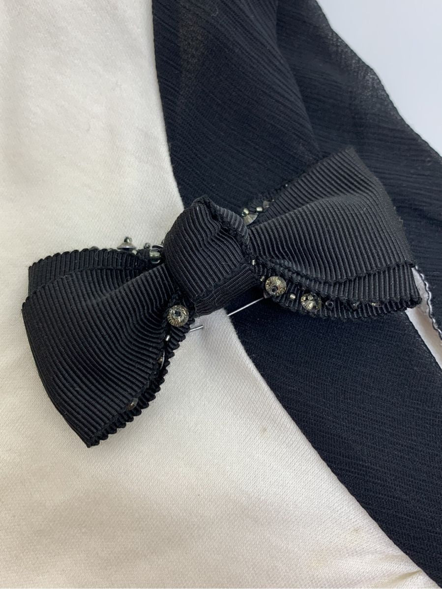 トゥービーシック Tシャツ カットソー リボンブローチ付