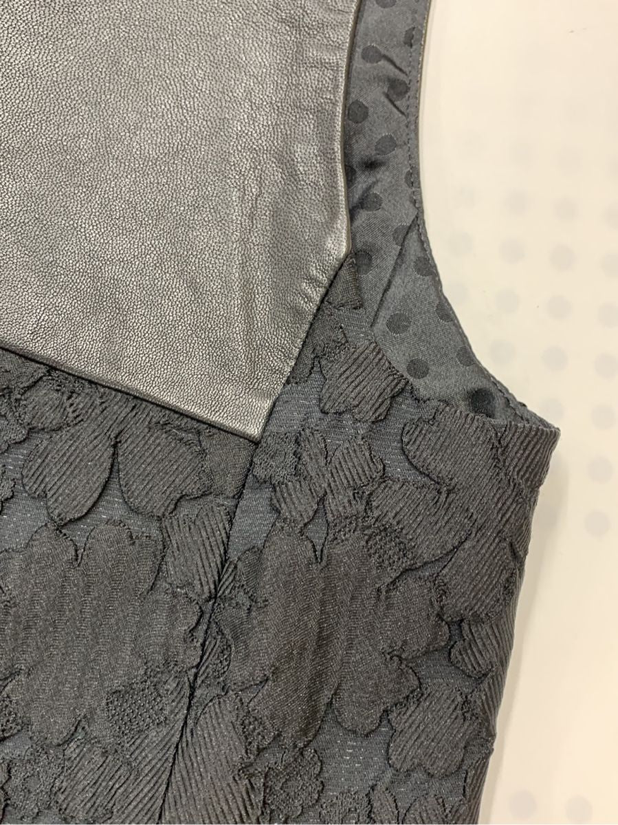 トゥービーシック ワンピース 花柄 エンボス加工 花柄