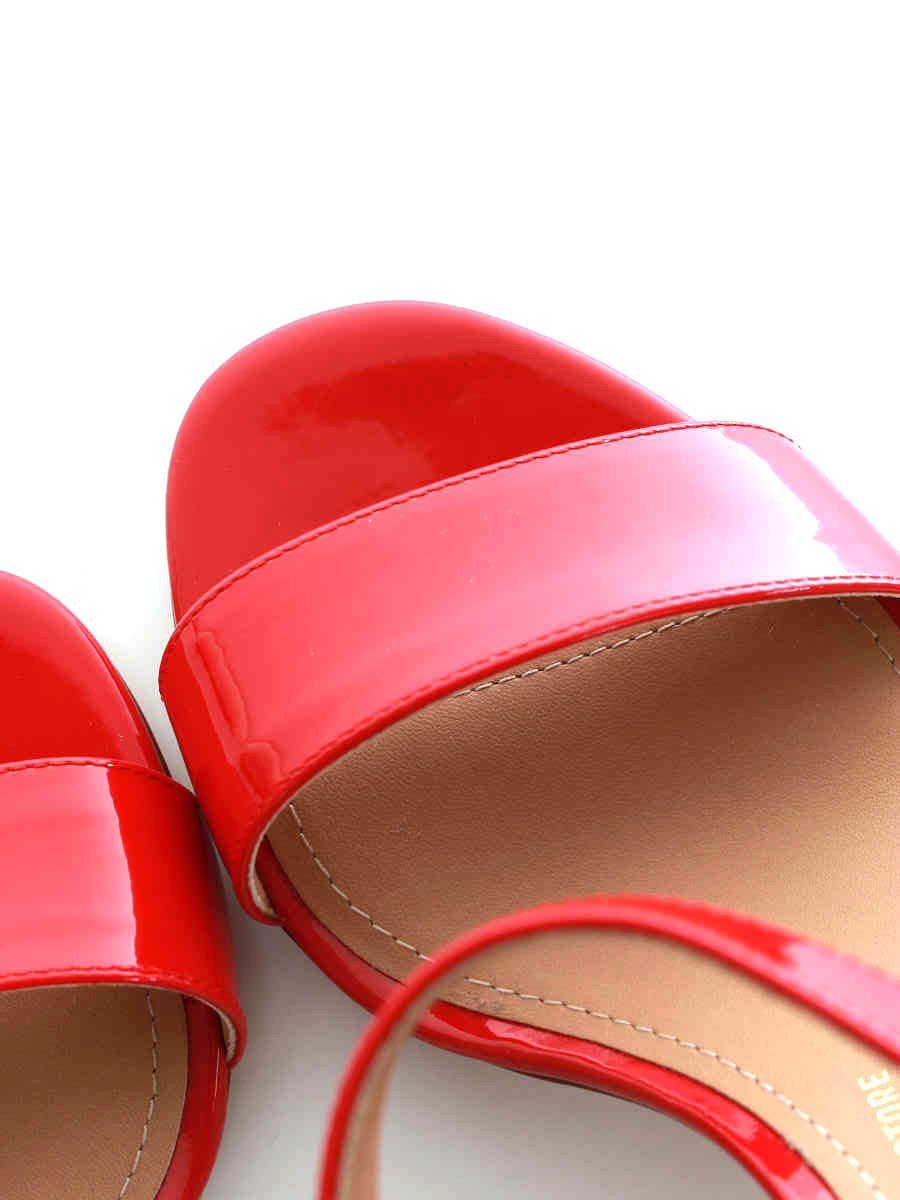 サルヴァトーレフェラガモ パンプス エナメル ストラップ