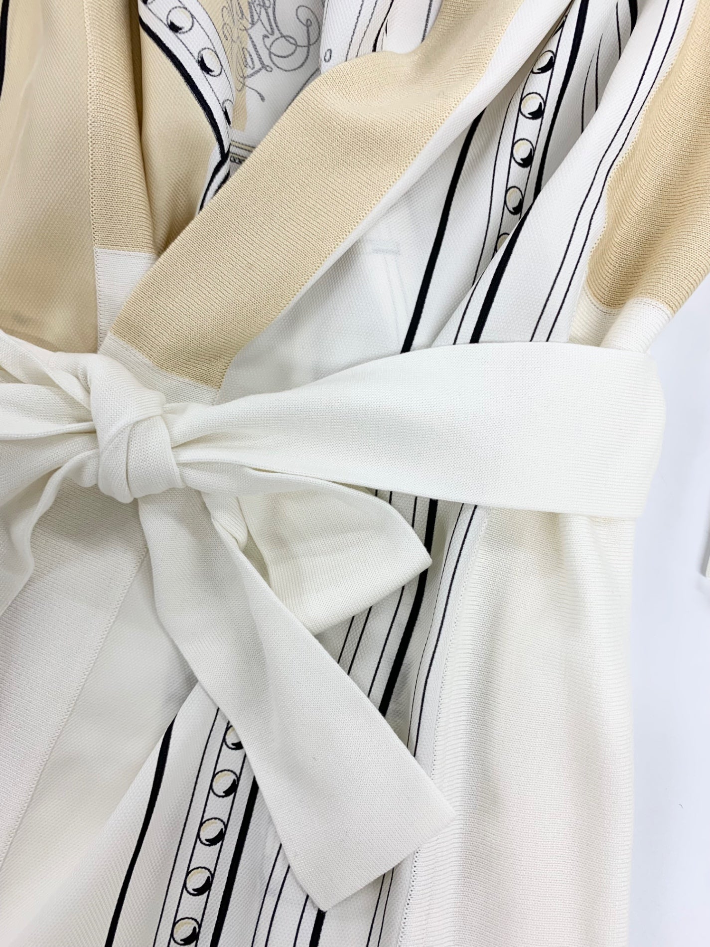 エルメス ツイルレーヌ カーディガン "グラン・トゥラララ・カット" 46 ベージュ シルク ITCB89V0LAH6