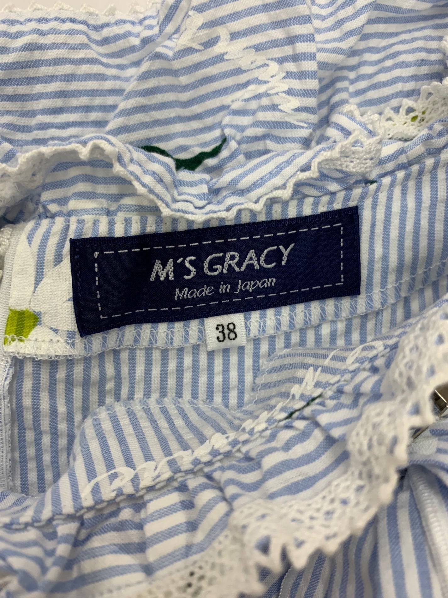 エムズグレイシー 310311 ブラウス 38 ブルー ストライプｘマーガレットモチーフ シアサッカー ITYBN55PPP7S