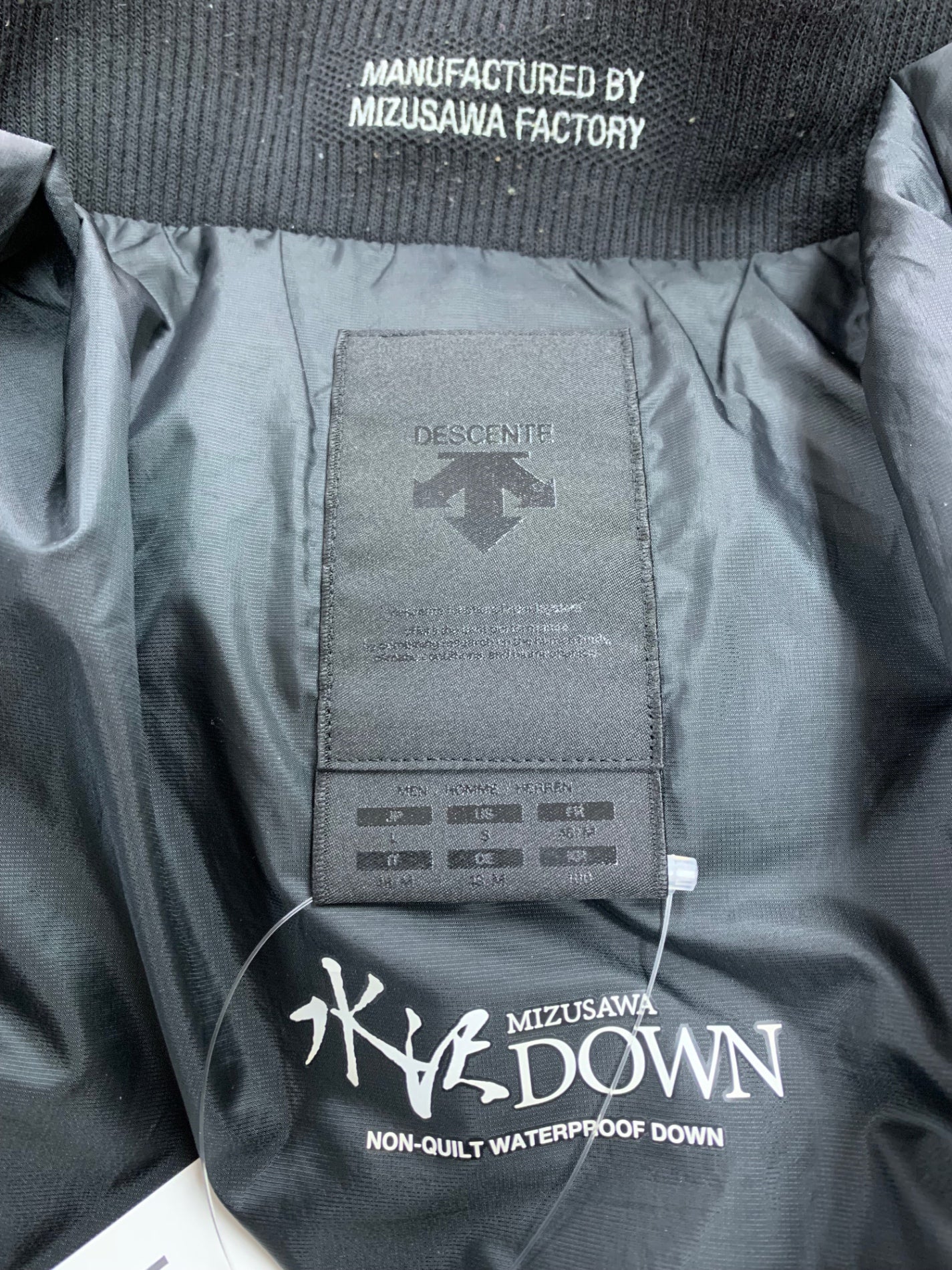 水沢ダウン DESCENTE ALLTERRAIN デサントオルテライン DAMMGK31U L ブラック フーデッド ダウンジャケット IT9MH1Y6VMZ0