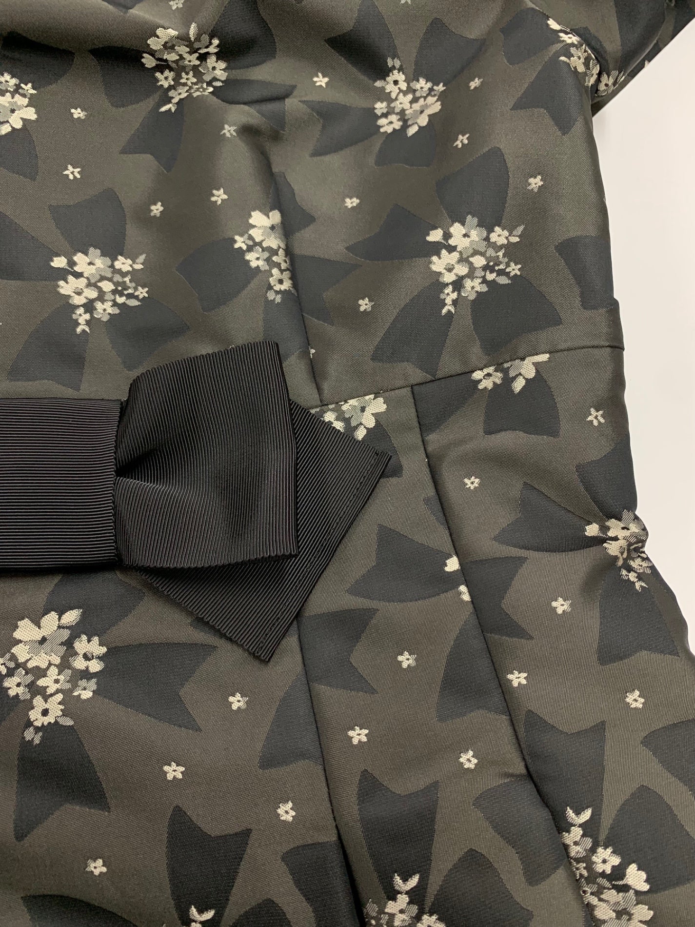 エムズグレイシー 小花付きリボンモチーフジャガードドレス 211503