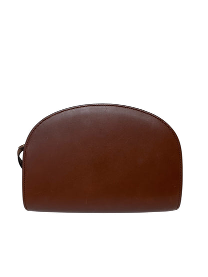 アーペーセー ショルダーバッグ ブラウン DEMI LUNE ハーフムーン レザー ITP8ZK5OVOI8 【SALE】