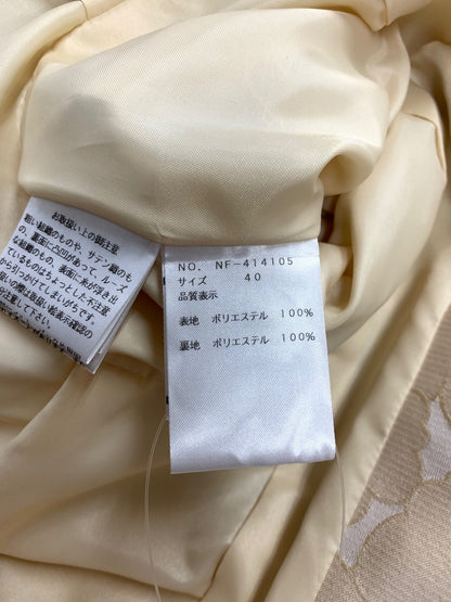 エムズグレイシー 414105 ジャケット 40 ベージュ ノーカラー カメリアジップ リボン ITB0TZ8Z7P3K