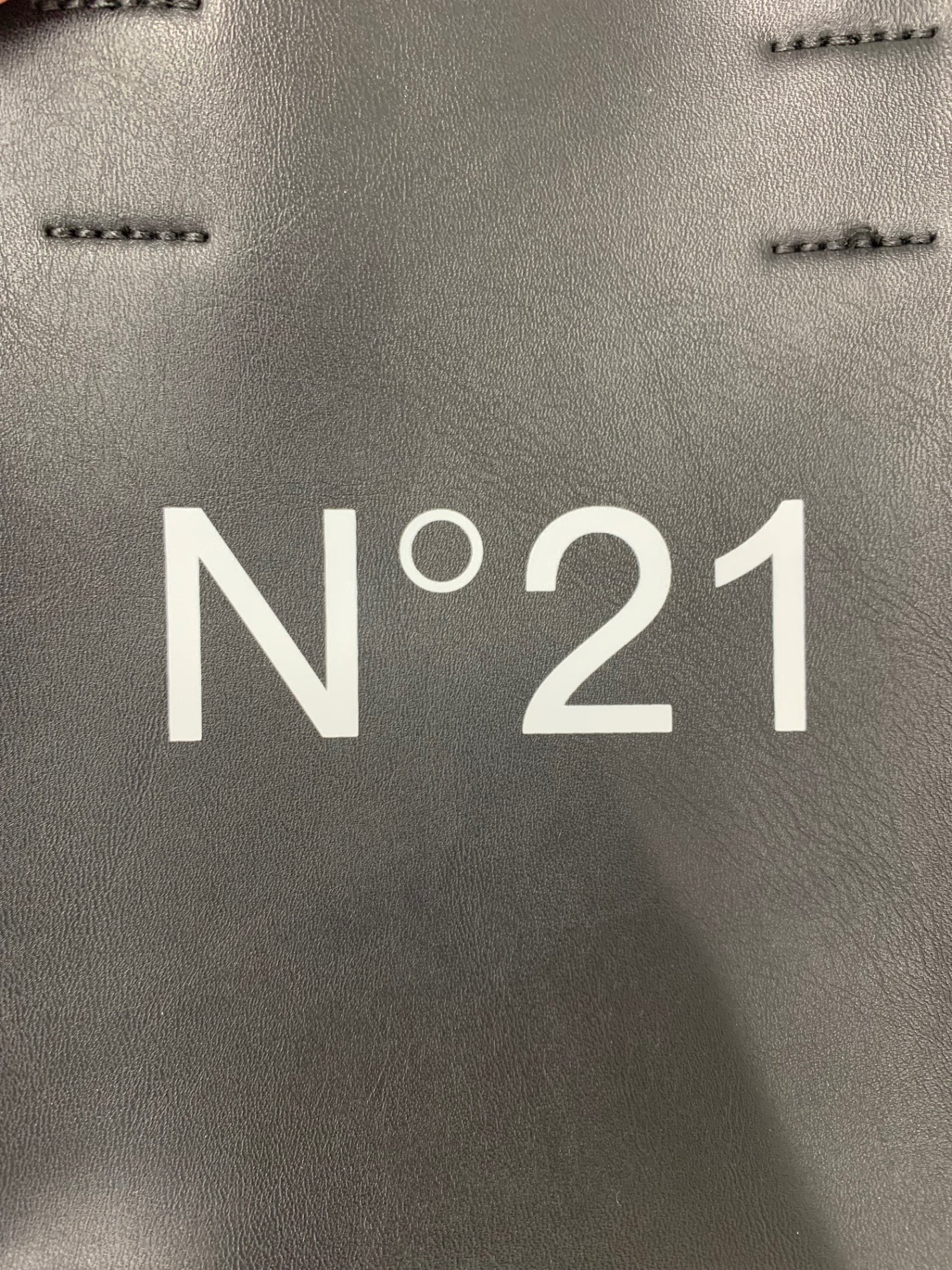 ヌメロヴェントゥーノ トートバッグ ブラック ロゴ IT9SEJPX5VTC