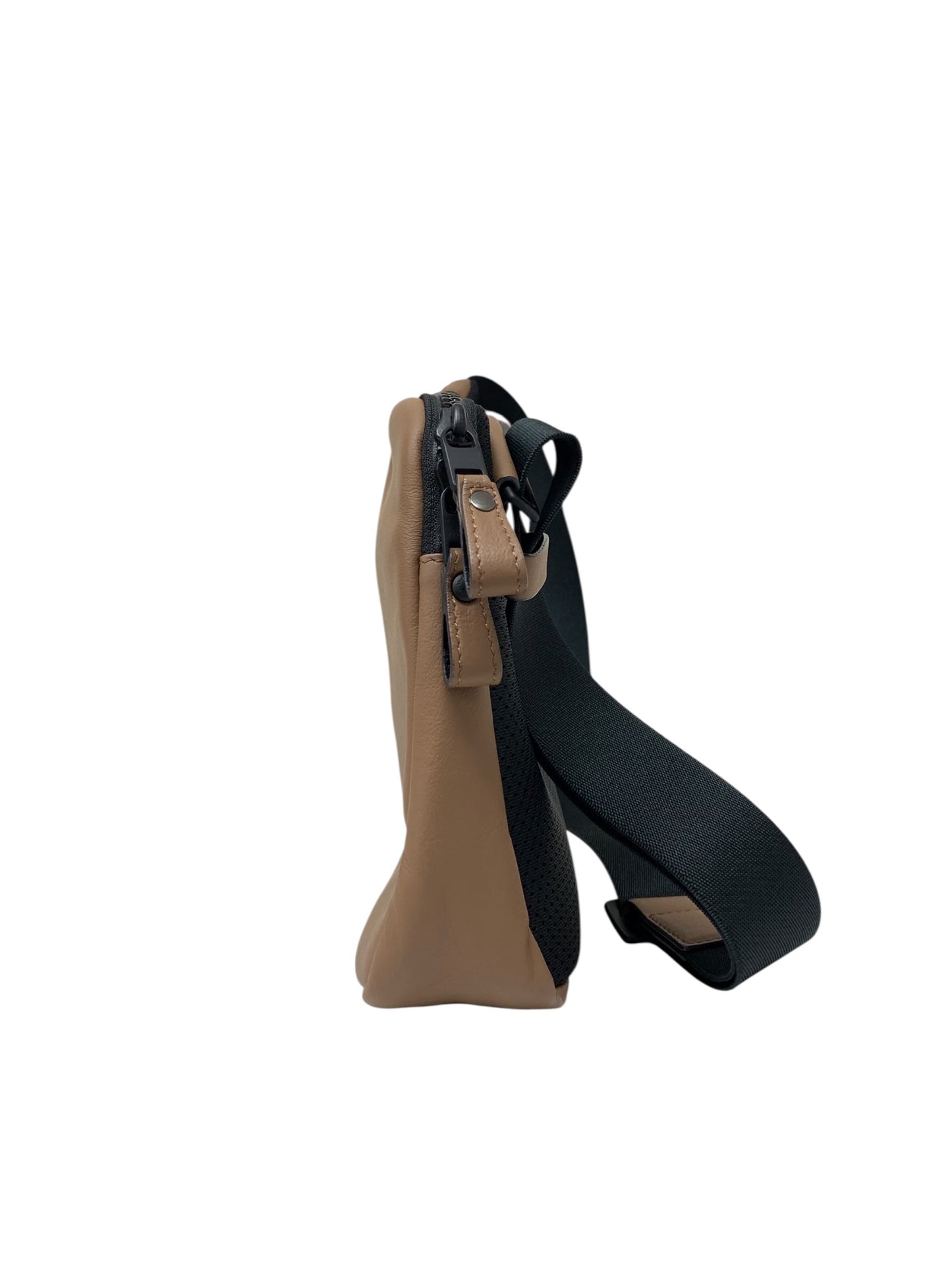 フジタカ LOCUS 672106 ショルダーバッグ ブラウン LWGゴールドランク認定スムースレザー ITCVUBPMG5BA 【SALE】