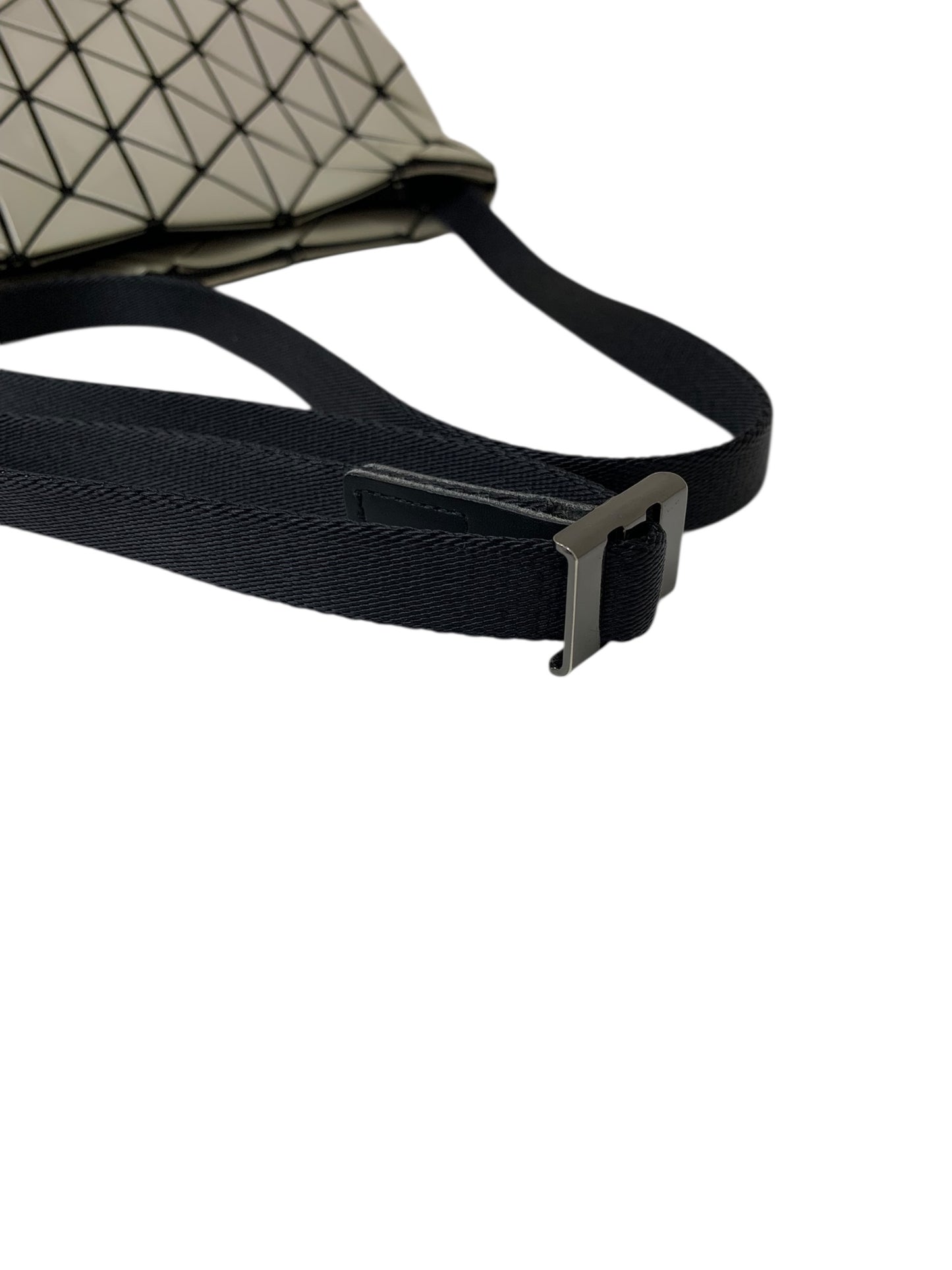 バオバオイッセイミヤケ ROW METALLIC BB93-AG463 ショルダーバッグ グレー ITZY2ZUPVVEC