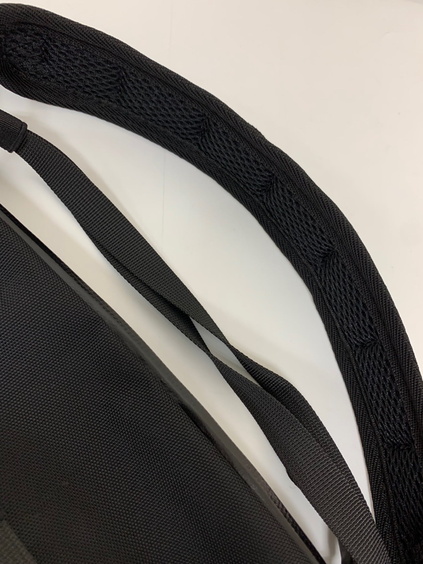 UNTRACK OUTDOOR / CE | Shoulder Bag S 60052 ブラック ナイロン840dnコーデュラ ITPY9YM6THY4