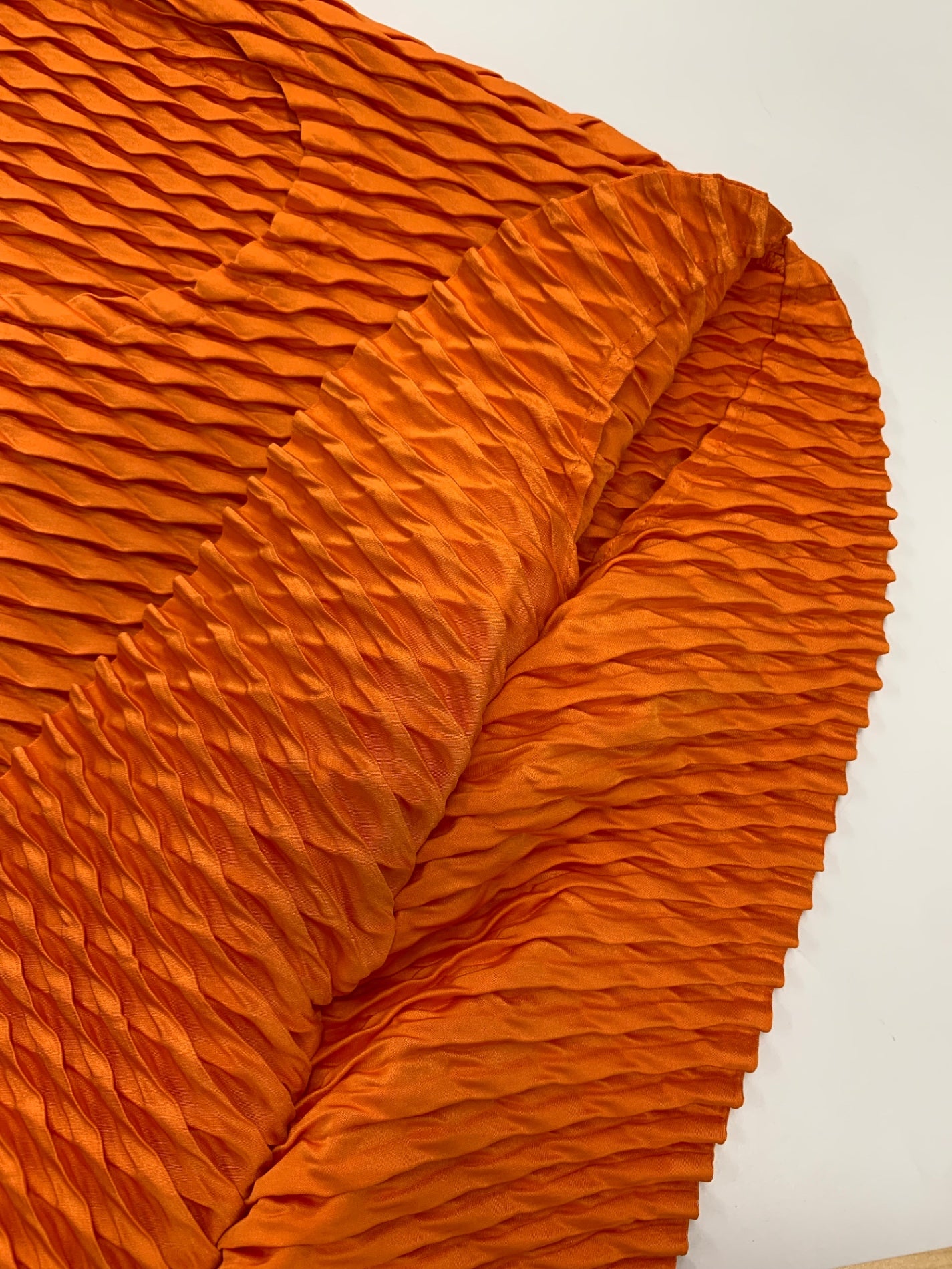 イッセイミヤケ IM12FJ601 トップス 2 オレンジ サークルカットノースリーブ IT7NPZ6VFO1C