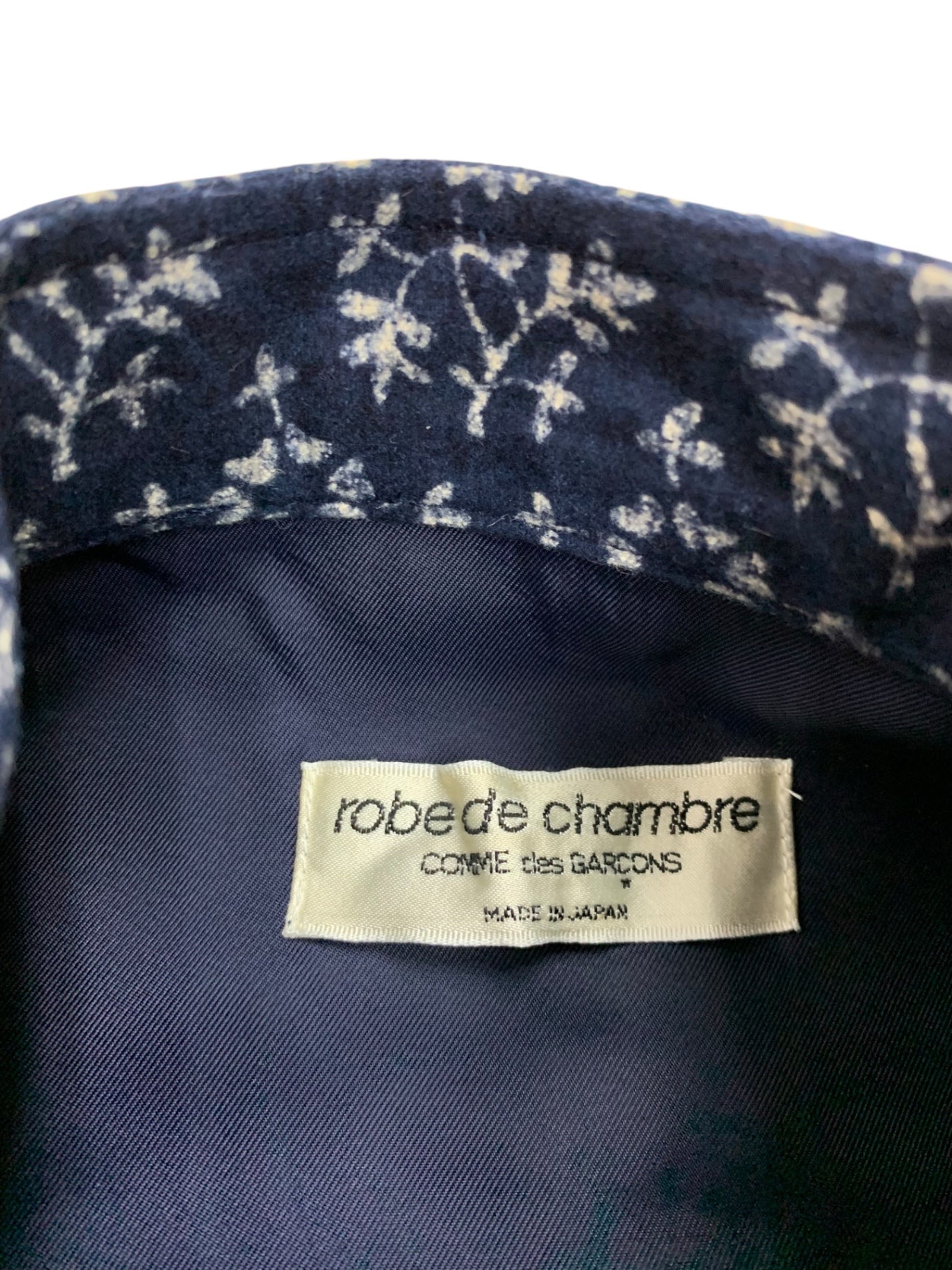 コムデギャルソン robe de chambre RV-080070 ジレ ネイビー 小花柄 フェルト生地 ITYMSL8WFK3K 【SALE】