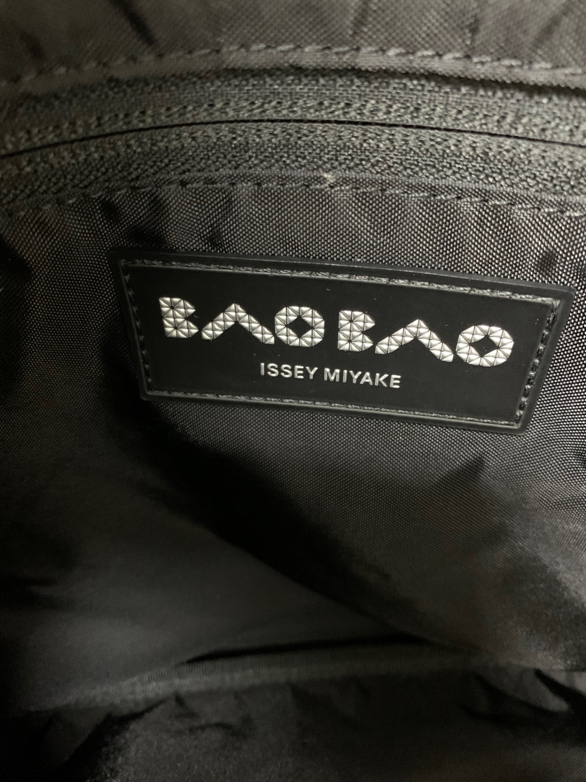 イッセイミヤケ バオバオ BAOBAO FROGGY BB67AG171 メッセンジャーバッグ ブラック ITB15QQBUM28