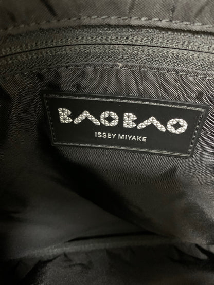 イッセイミヤケ バオバオ BAOBAO FROGGY BB67AG171 メッセンジャーバッグ ブラック ITB15QQBUM28