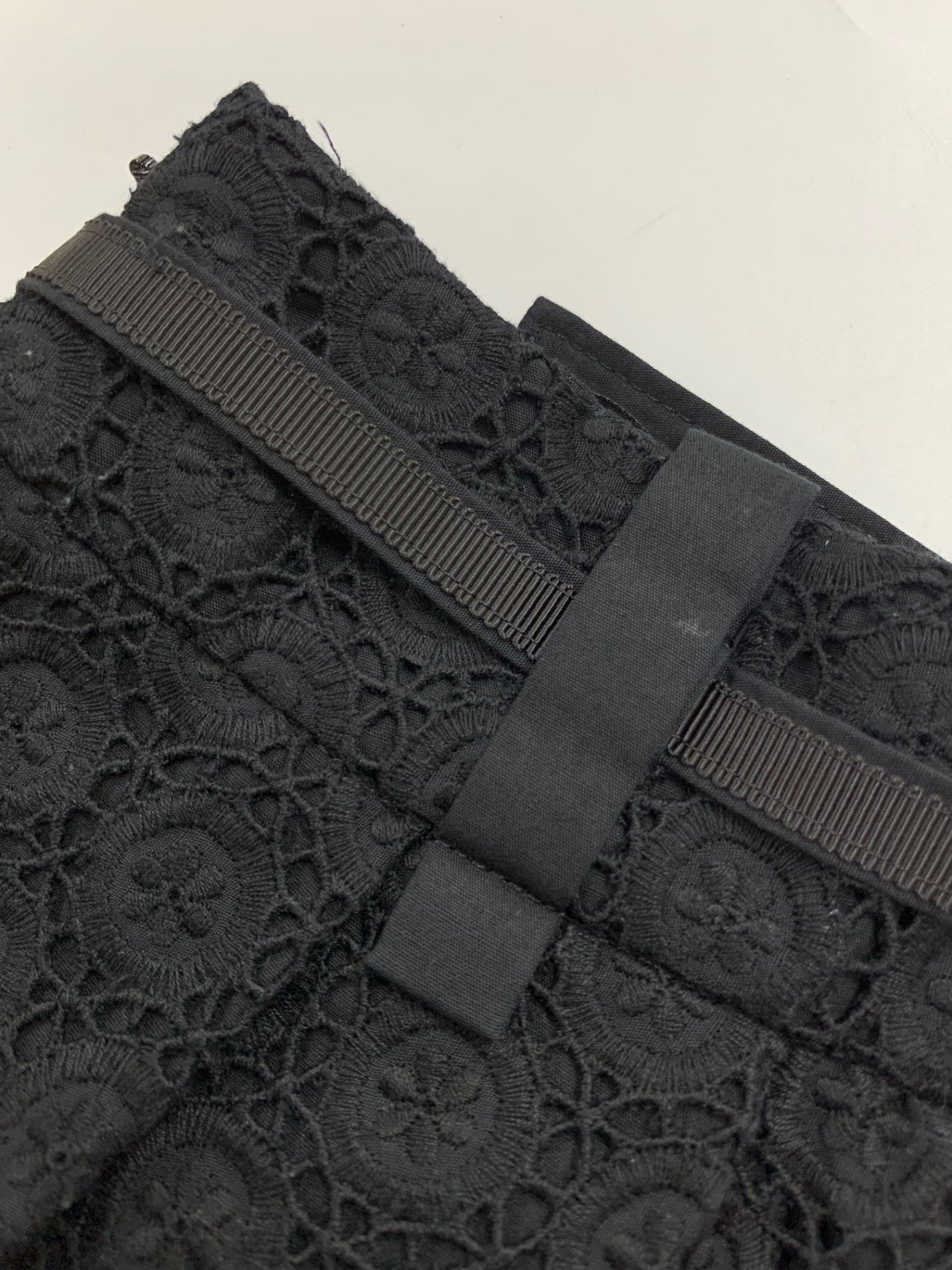 エポカ KFB52-122-09 スカート 40 ブラック タックフレア 刺繍 ITFLBGY2F23S