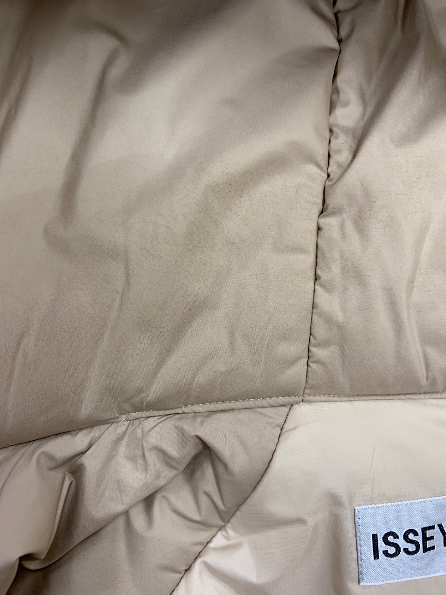 イッセイミヤケ IM13FA001 中綿コート 2 ベージュ ITT0NPAJ14GS 【SALE】