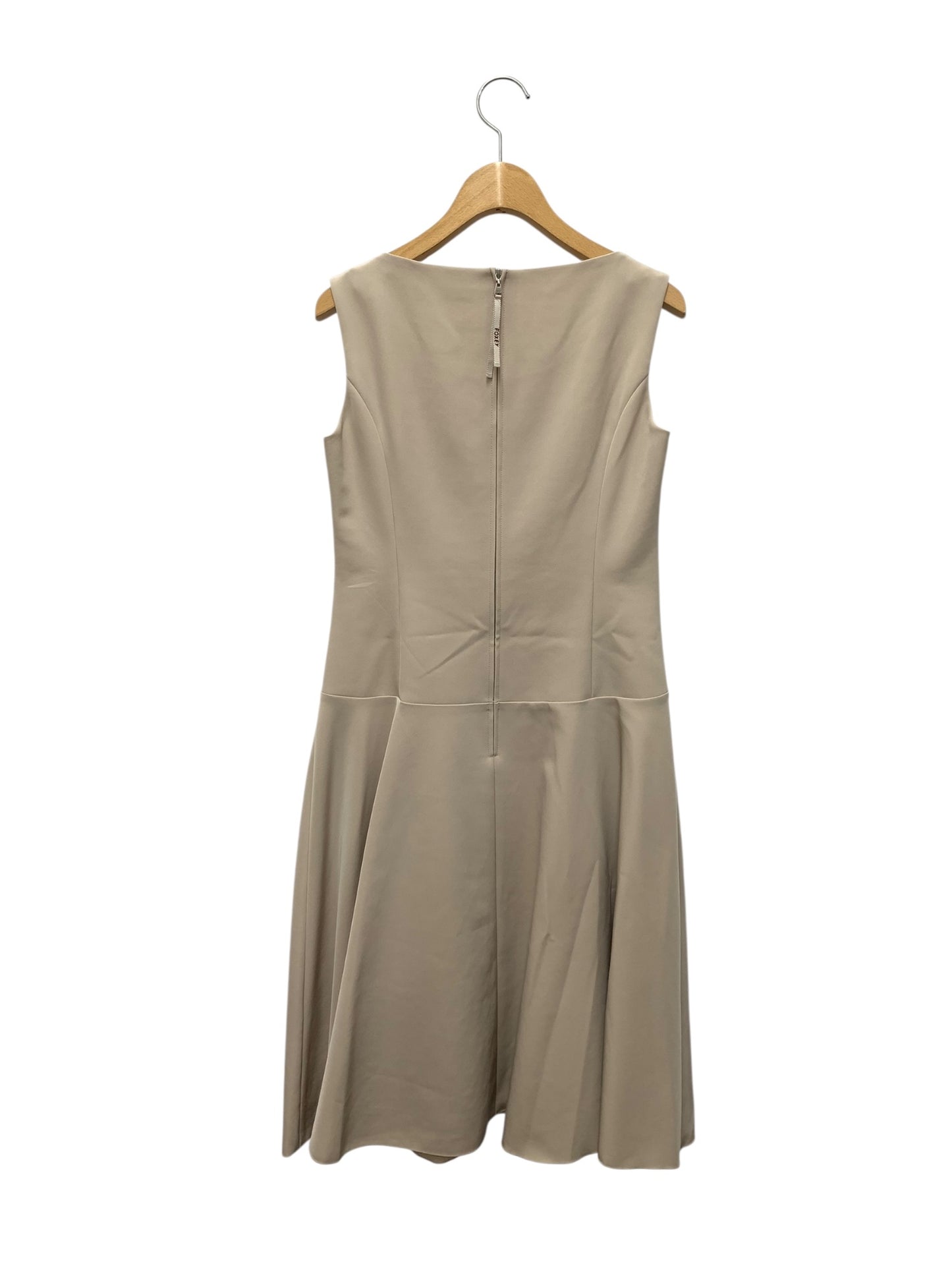 フォクシーニューヨーク Dress 38961 ワンピース 38 ベージュ スクエアネック ITTPAEWCMOTY