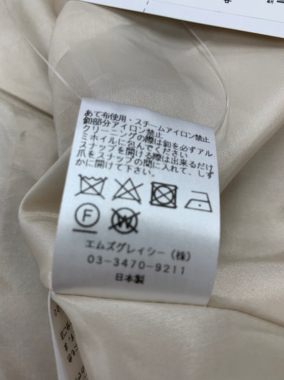 エムズグレイシー 511120 花ボタン付き正統派ワンピース 38 ベージュ グログランリボン ITBYX9WJYV88 【SALE】