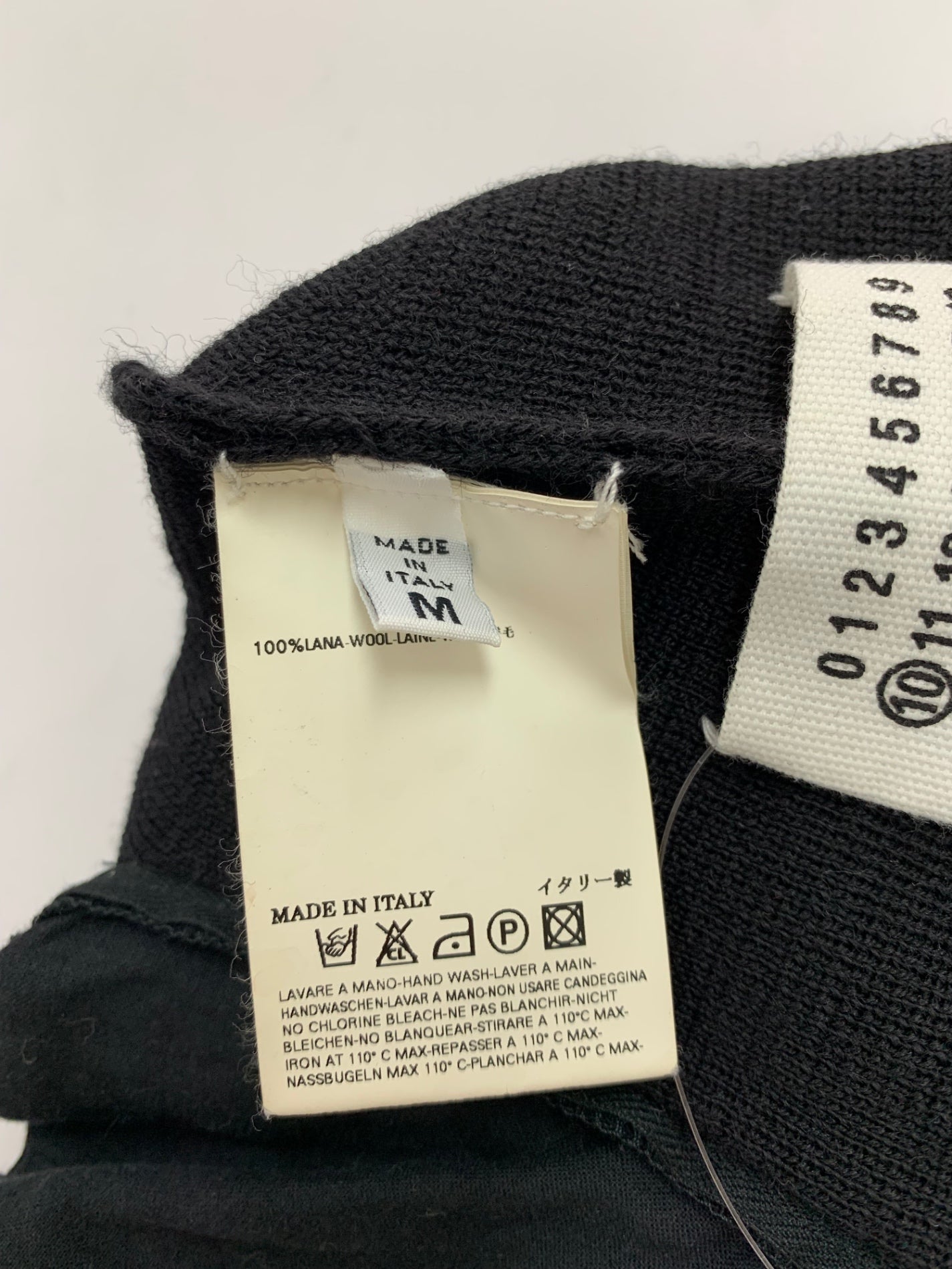 マルタンマルジェラ MOD.30 ニット帽子 ブラック ジップ付き ITEJ5JD21MV4