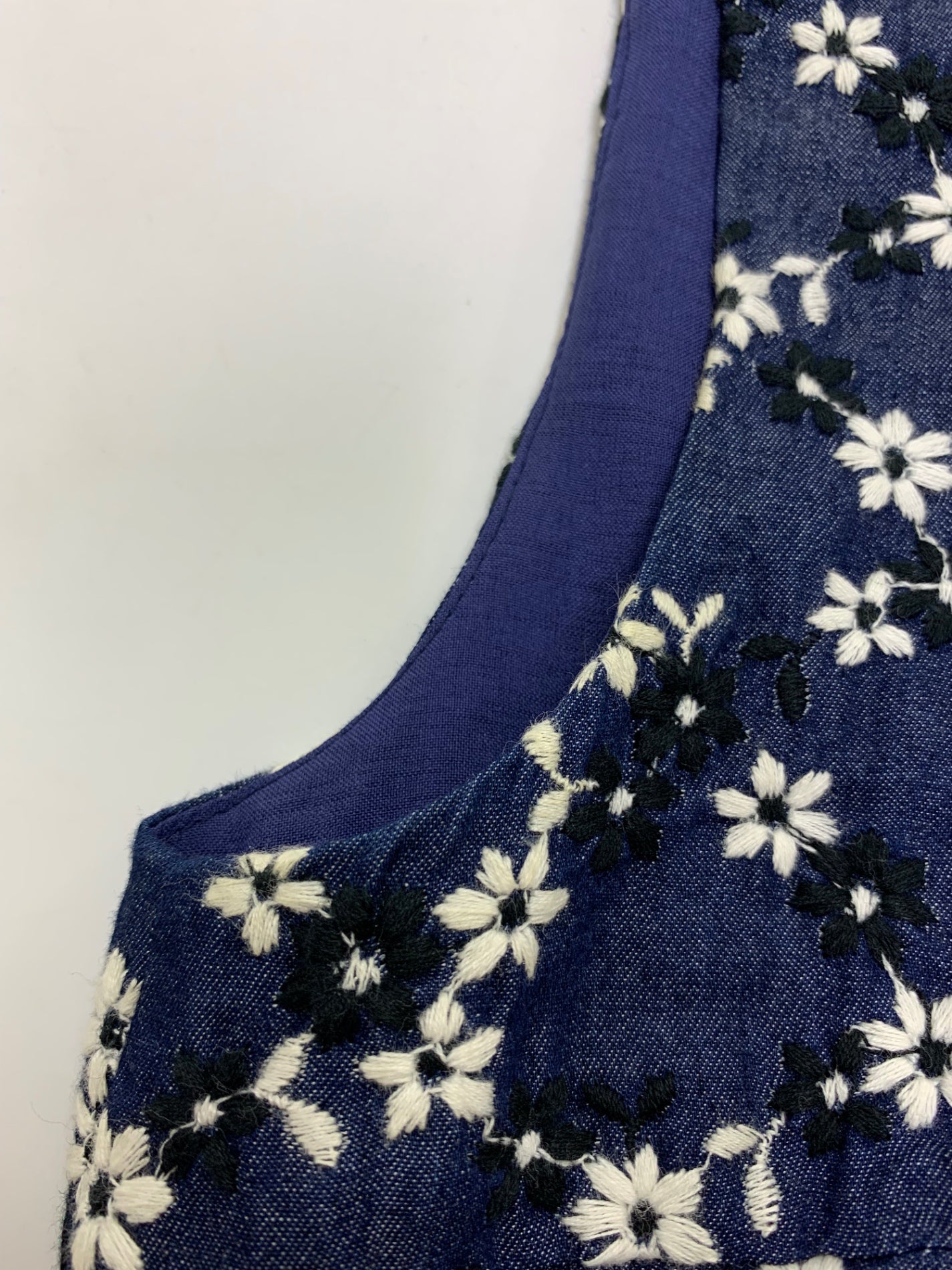 チェスティ 8S533 ワンピース 1 ネイビー フラワー刺繍 ITMJRQ3EOIIS