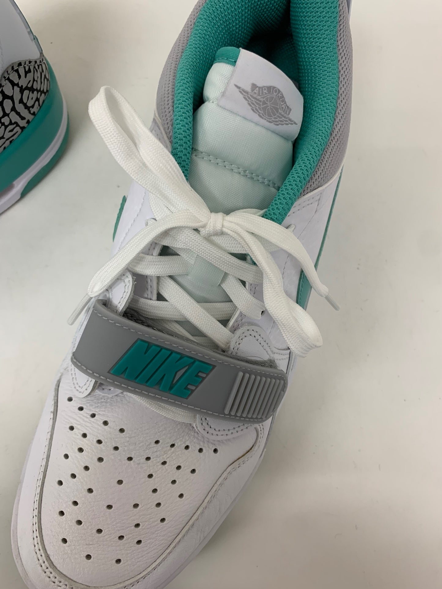 ナイキ ジョーダン レガシー 312 ロー CD7069-130 スニーカー 27.5 ホワイト IT737SOGNRK9