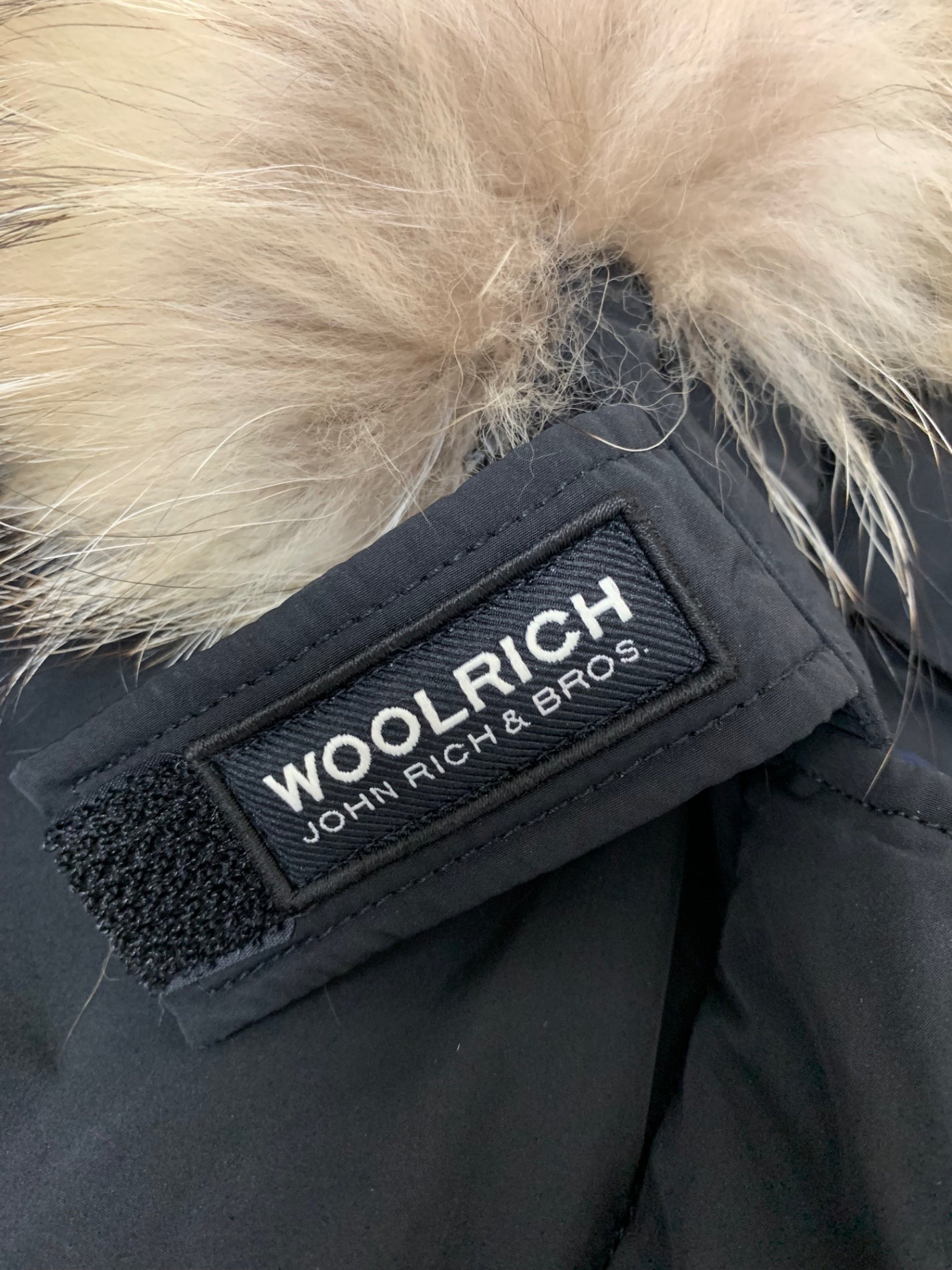 ウールリッチ ダウンジャケット S ブラック アークティック ラクーン フーディ ITIEJR7U1VIG 【SALE】