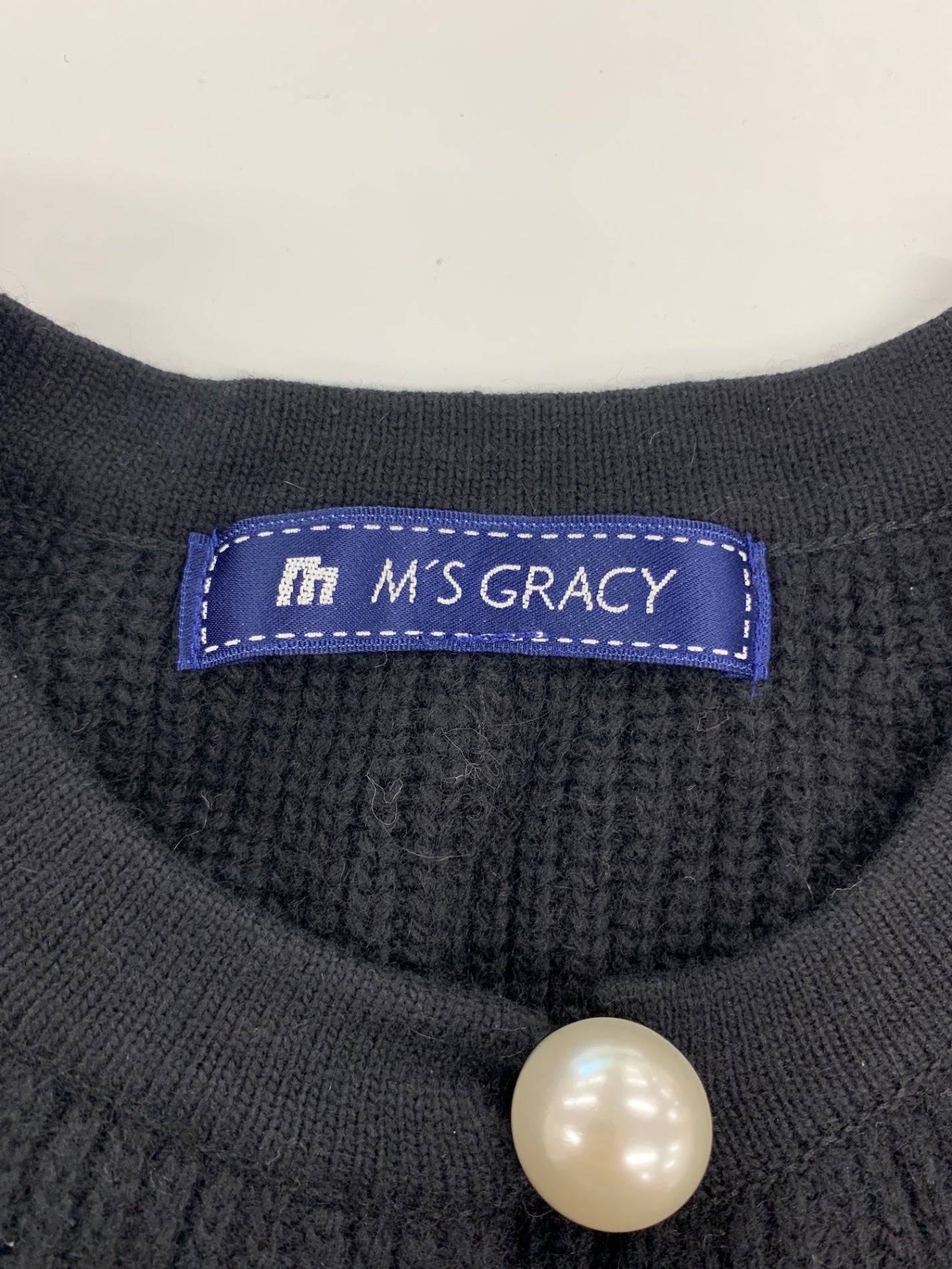 エムズグレイシー 228533 ケープ 40 ブラック パール ITTS1WARES3O