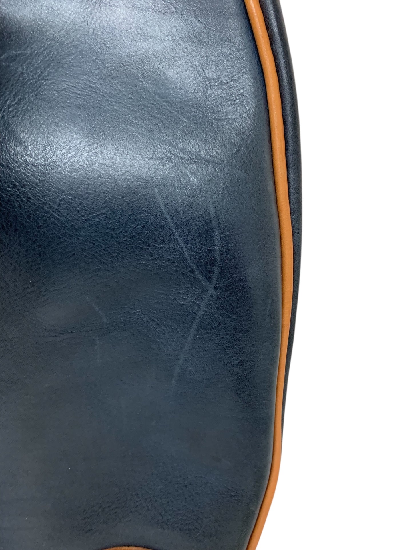 ヘルツ トリプルファスナーボディバッグ ネイビー ワンショルダー スターレ ソフトレザー ITXIVR9CDJ4A