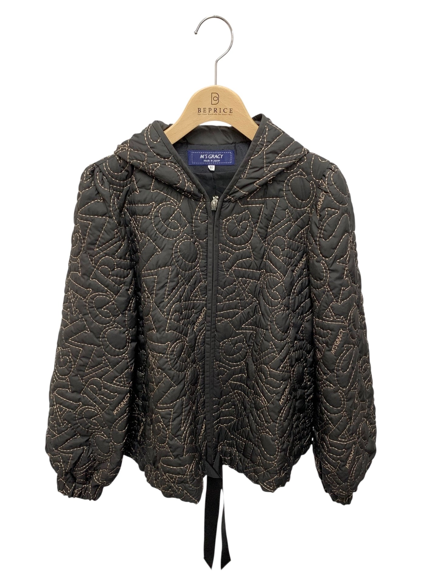 エムズグレイシー 114608 ブルゾン 40 ブラック ロゴ刺繍入り ITE91EZ44KCO