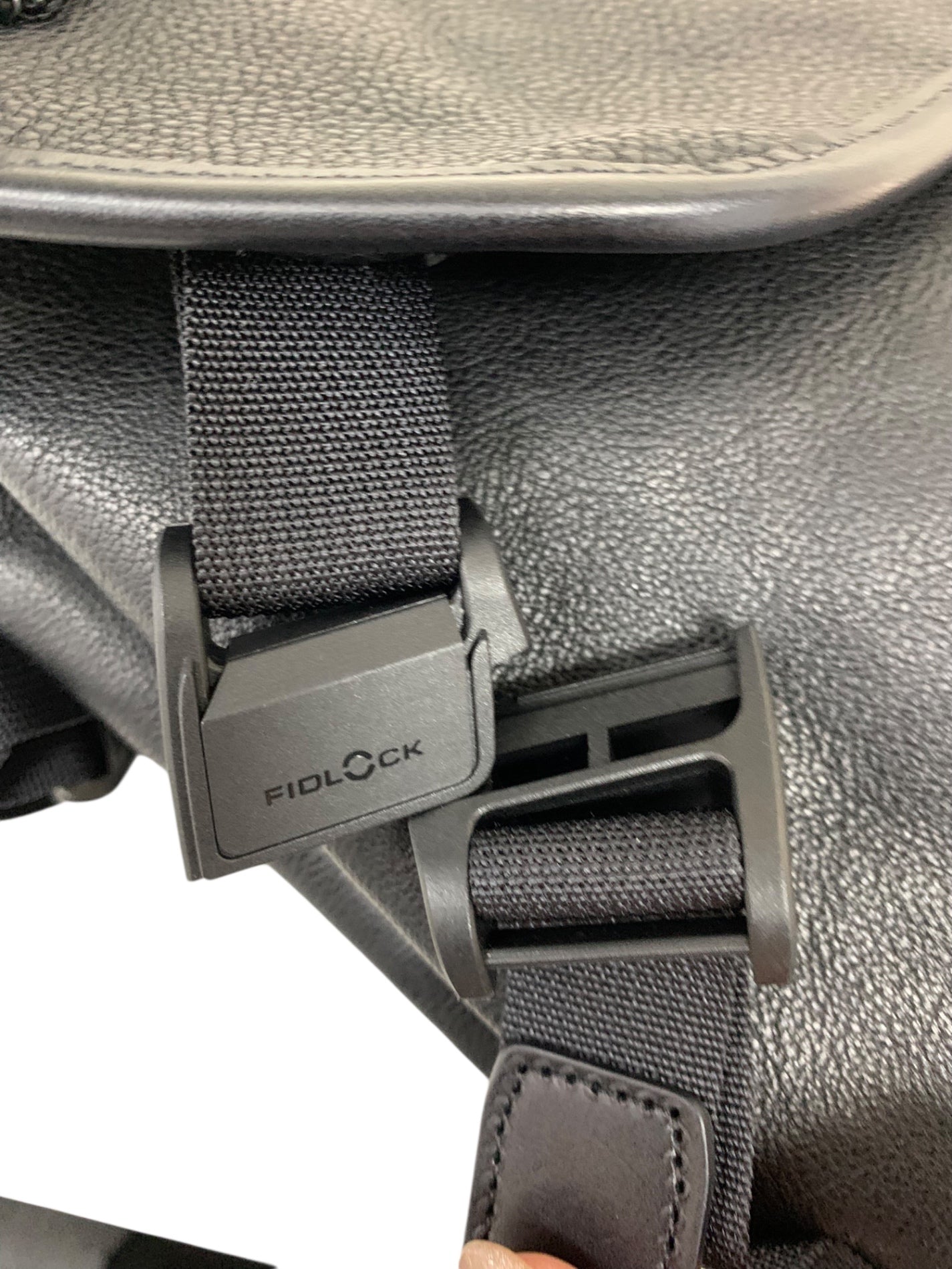 土屋鞄製造所 ザ・シーンズ メッセンジャーバッグ ブラック 牛革 ポリエステル 異素材 トルナット®ファイングレインレザー フィドロック ITMJX7ZFG4LS