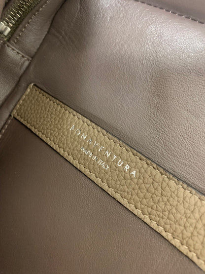 ボナベンチュラ パオロ クロスボディバッグ シュリンクレザー BCBO2-ET グレージュ ITITPWHNXD6C