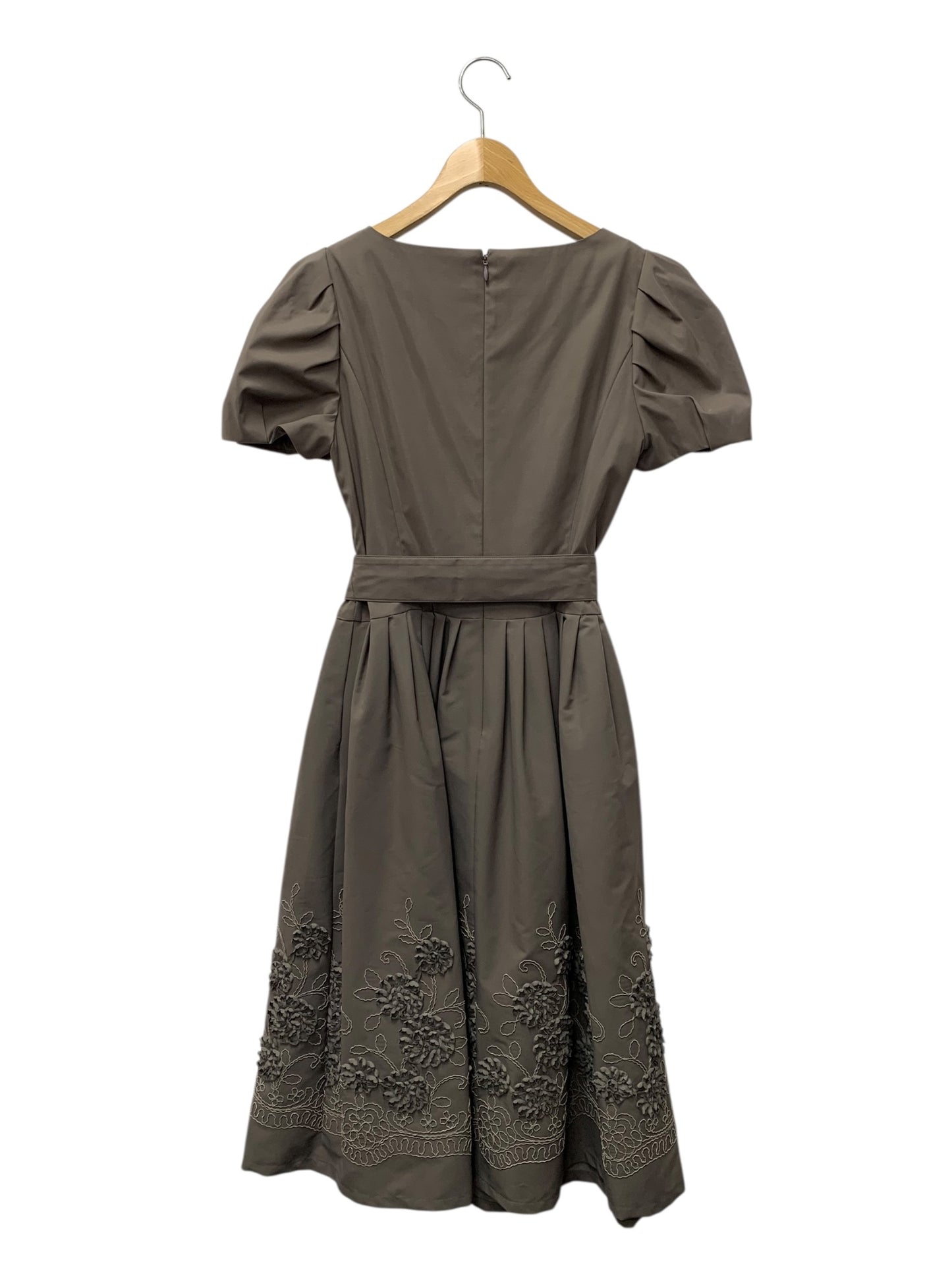 エムズグレイシー コード刺繍入りワンピース 211332 38 グレー IT7EA7PCA18G