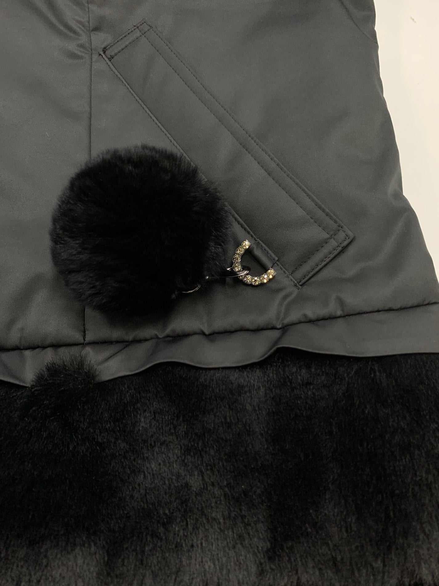 トゥービーシック エコファーコンビタフタベスト  W7E03-812-09 46 ブラック ロング レッキスラビット ファー ダブルジップ リボン ITK4R91D5WFF